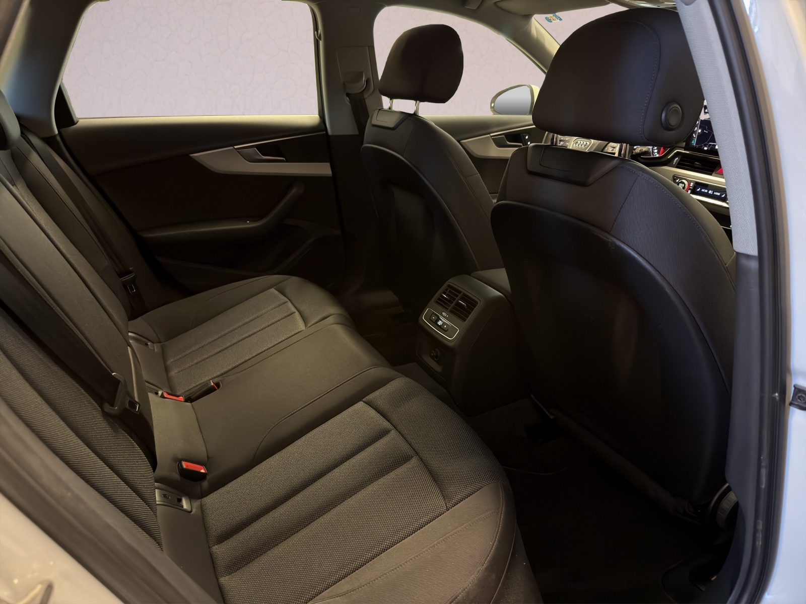 AUDI A4 Avant 35 TDI S-tronic-image-16