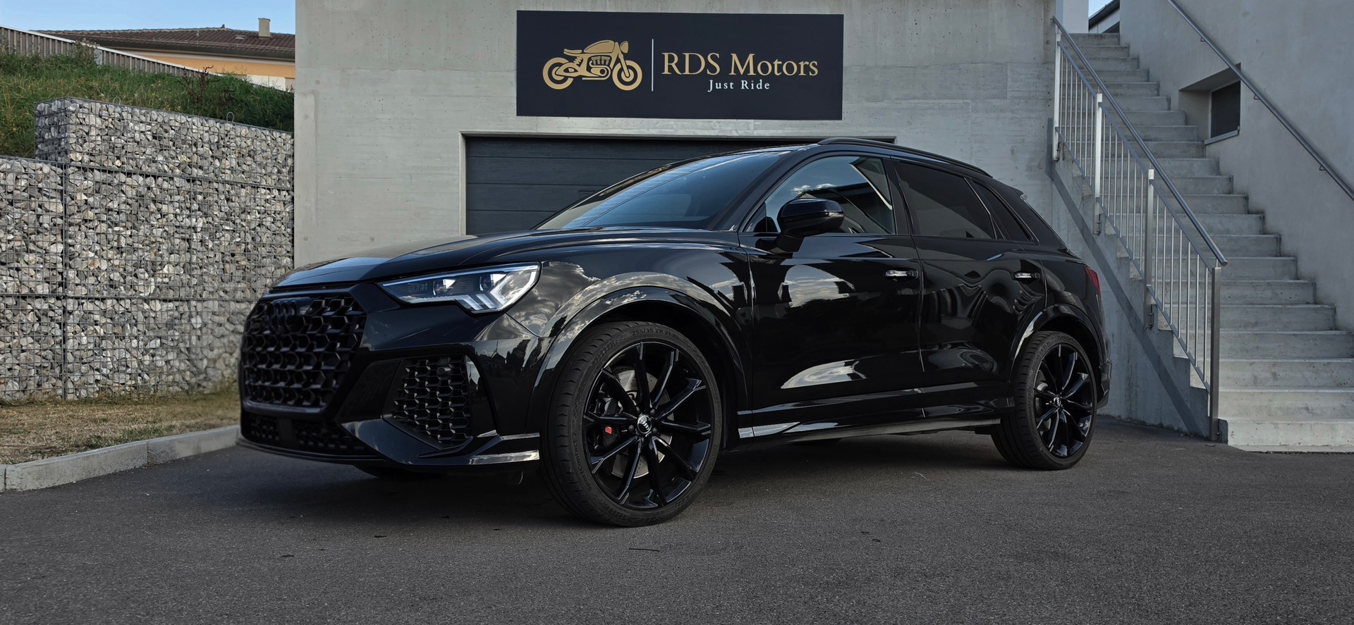 AUDI RSQ3 2.5 TFSI quattro S tronic 400 ch | Pano | Carbone | Full Black-image-1