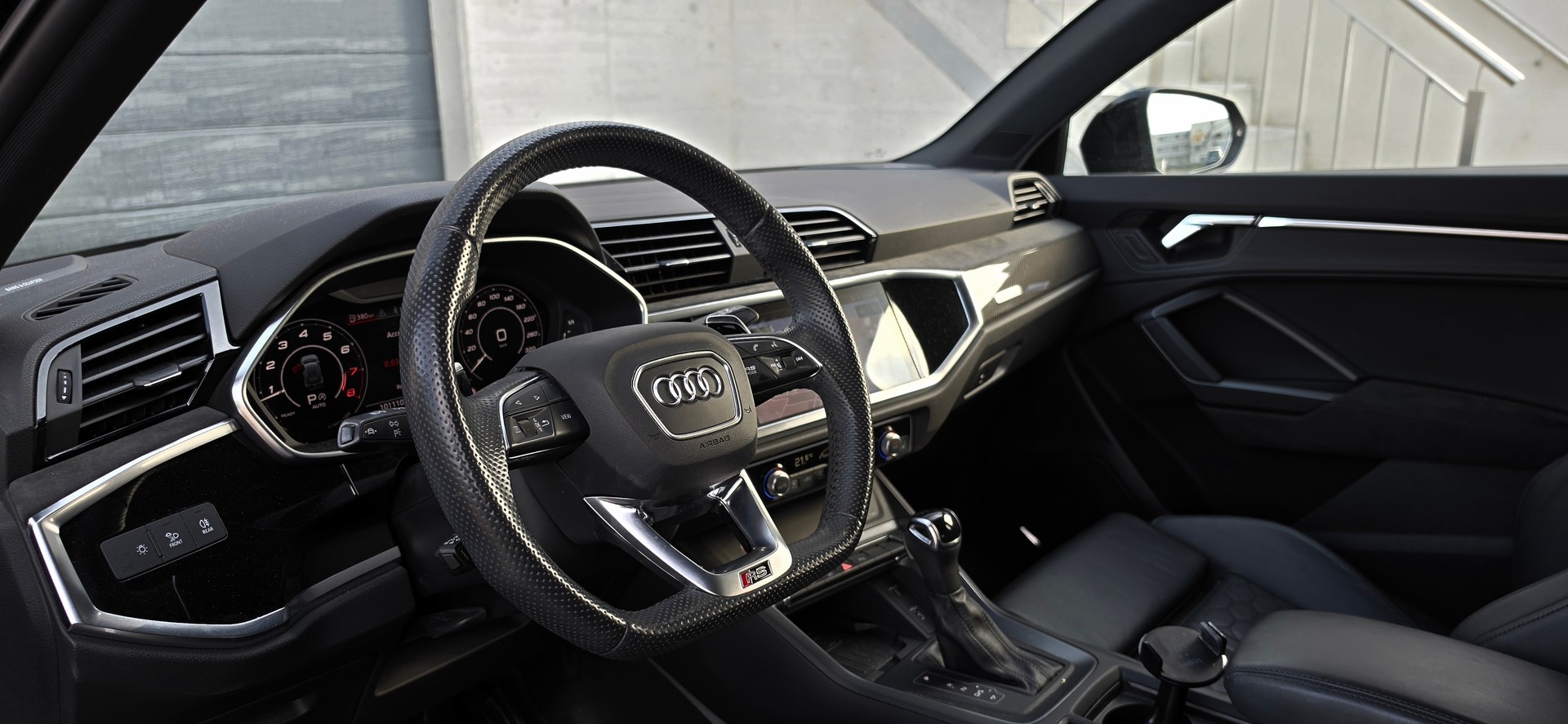 AUDI RSQ3 2.5 TFSI quattro S tronic 400 ch | Pano | Carbone | Full Black-image-12