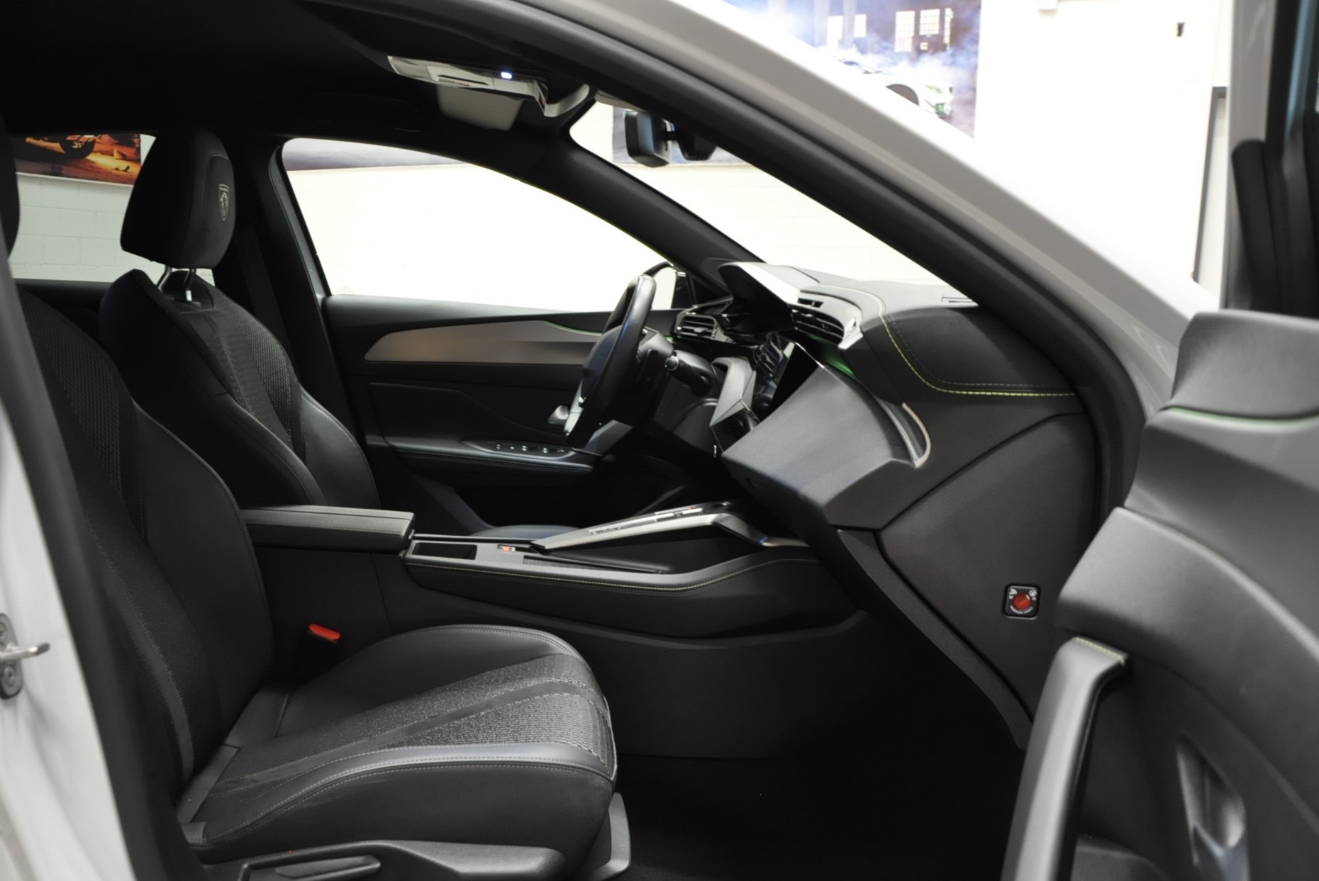 PEUGEOT 308 SW 1.2 HEV 145 GT-image-13