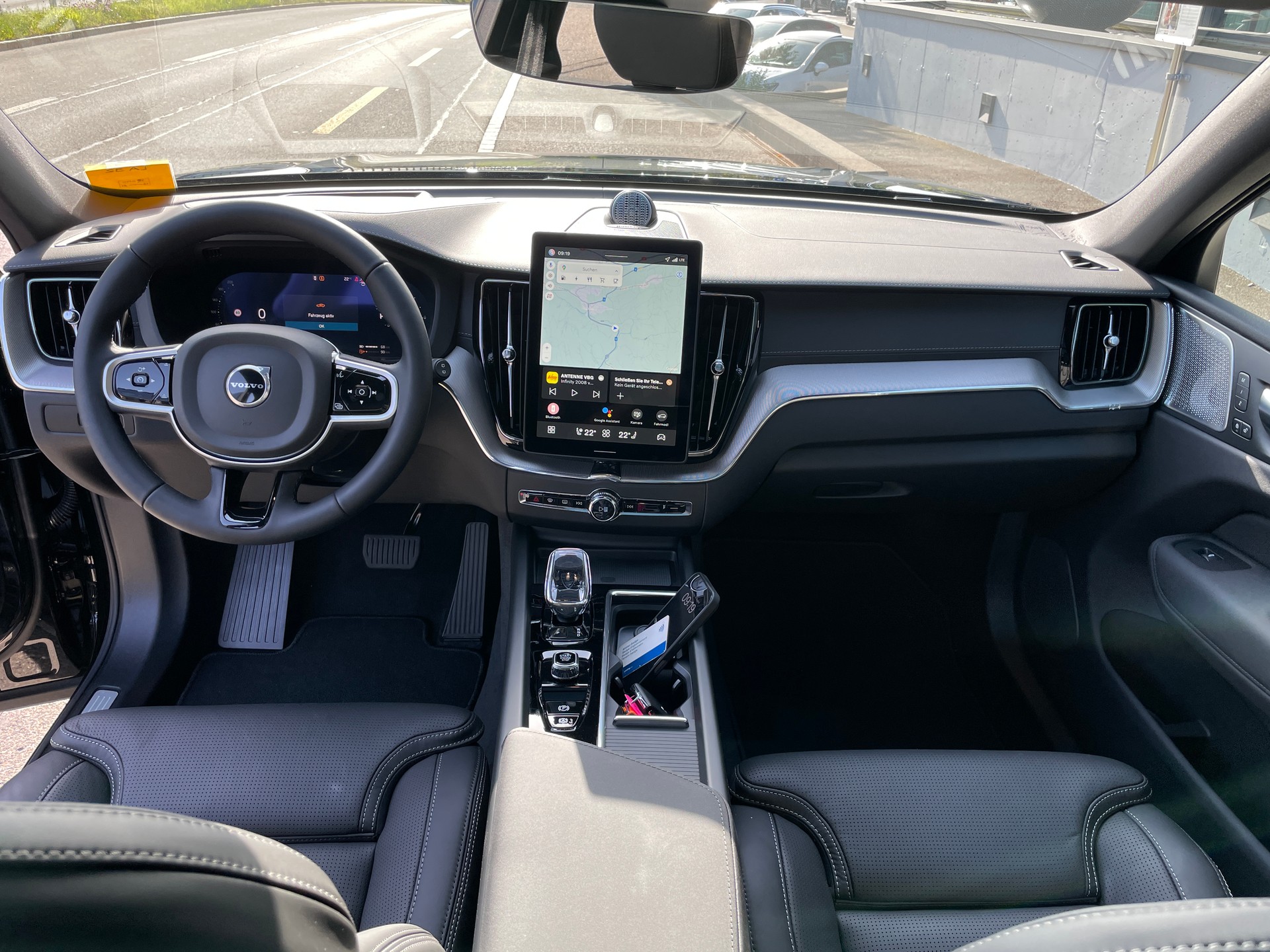 VOLVO XC60 T6 eAWD PluginHybrid Black Edition Geartronic-image-23