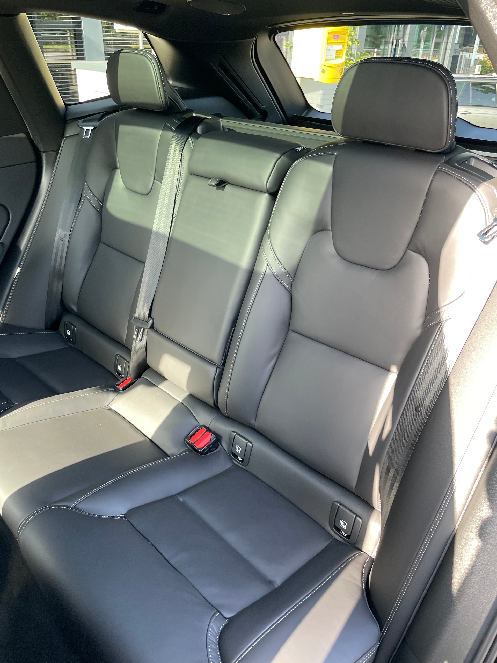 VOLVO XC60 T6 eAWD PluginHybrid Black Edition Geartronic-image-19