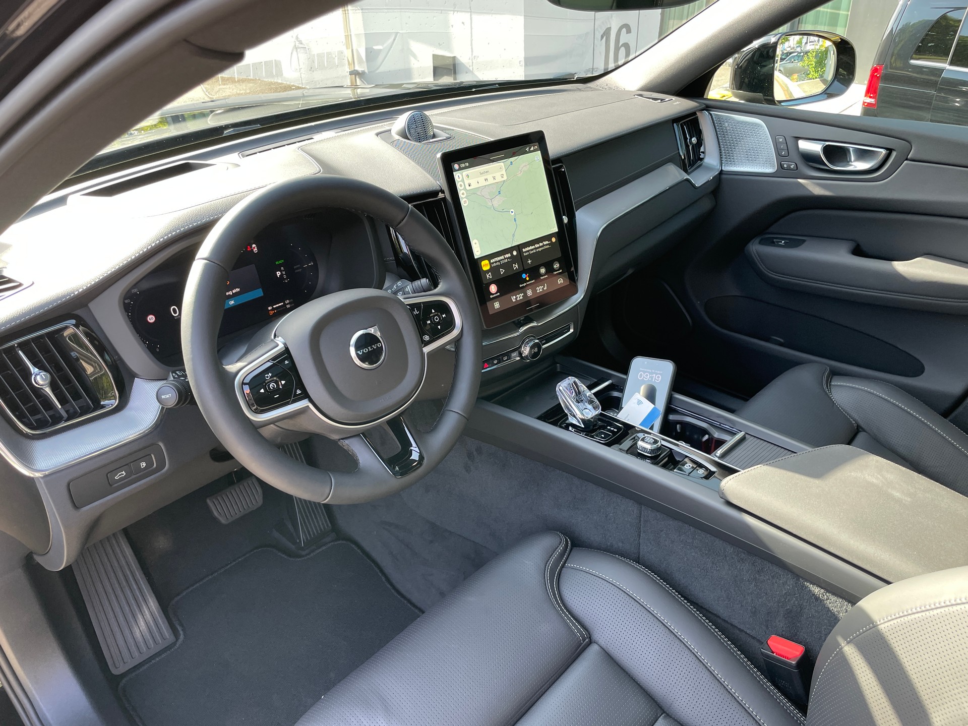 VOLVO XC60 T6 eAWD PluginHybrid Black Edition Geartronic-image-14