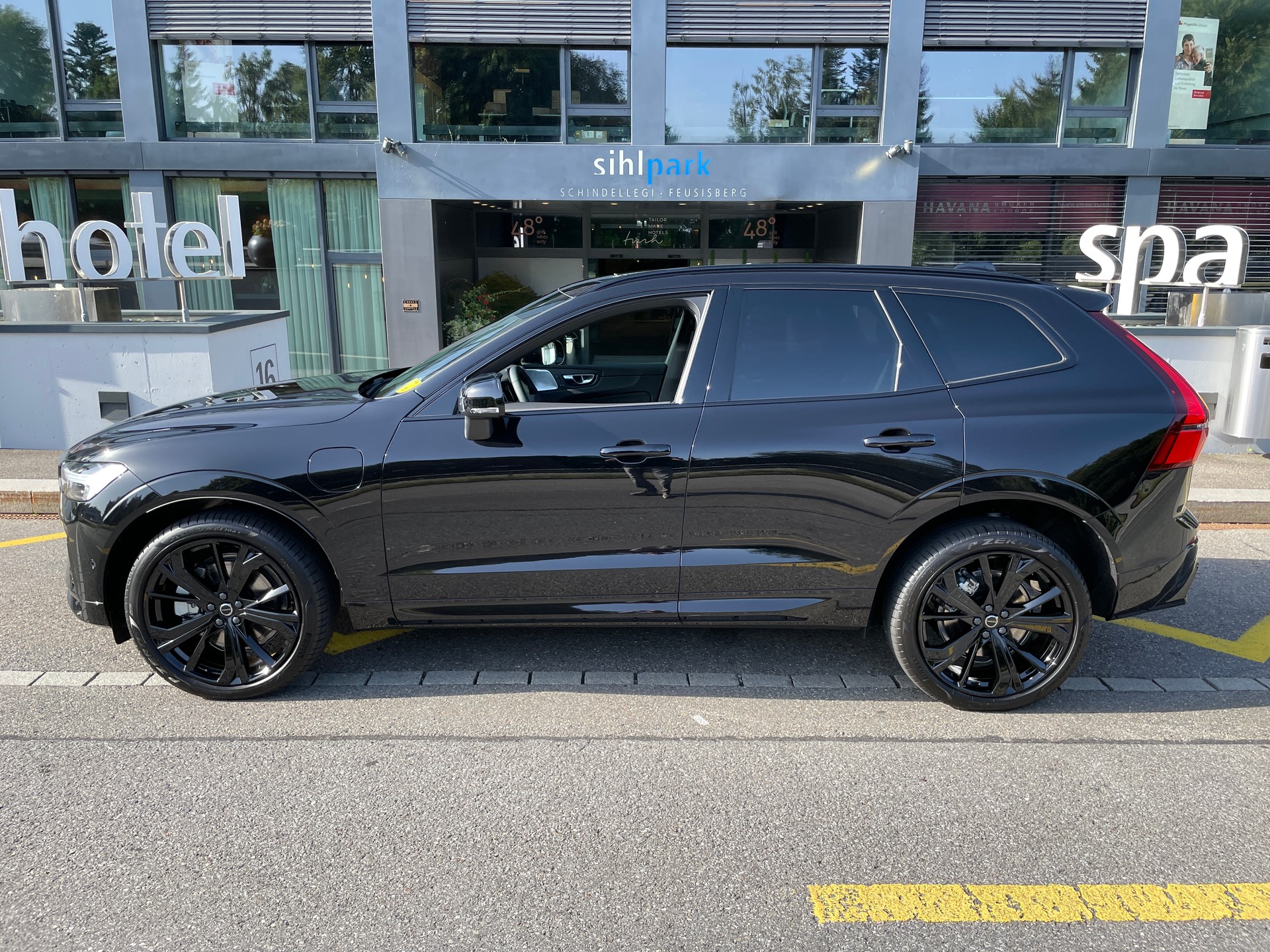 VOLVO XC60 T6 eAWD PluginHybrid Black Edition Geartronic-image-11