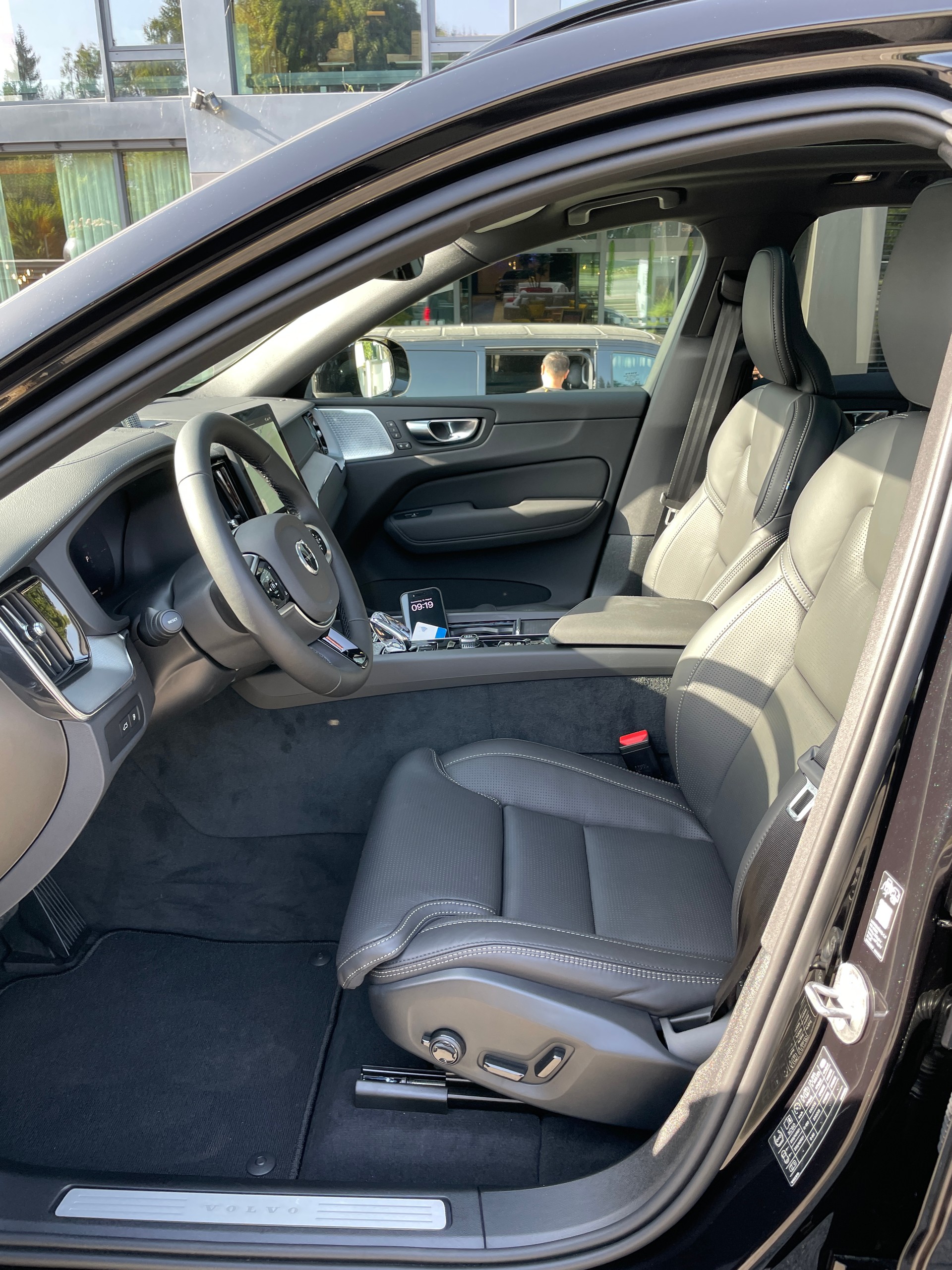 VOLVO XC60 T6 eAWD PluginHybrid Black Edition Geartronic-image-17