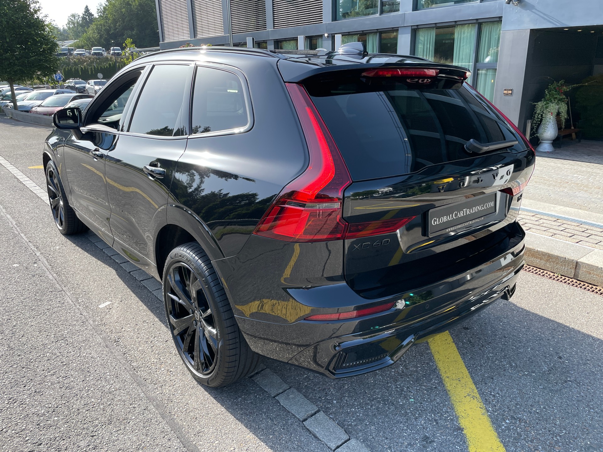 VOLVO XC60 T6 eAWD PluginHybrid Black Edition Geartronic-image-10
