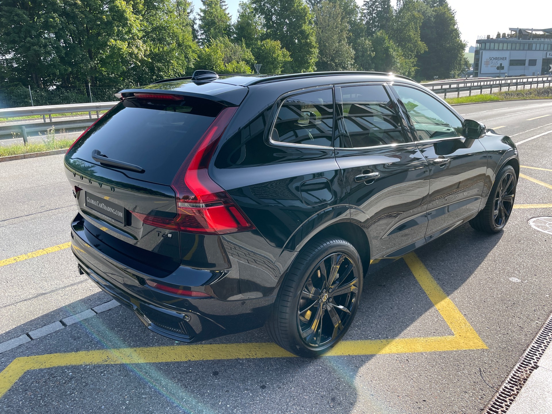 VOLVO XC60 T6 eAWD PluginHybrid Black Edition Geartronic-image-4