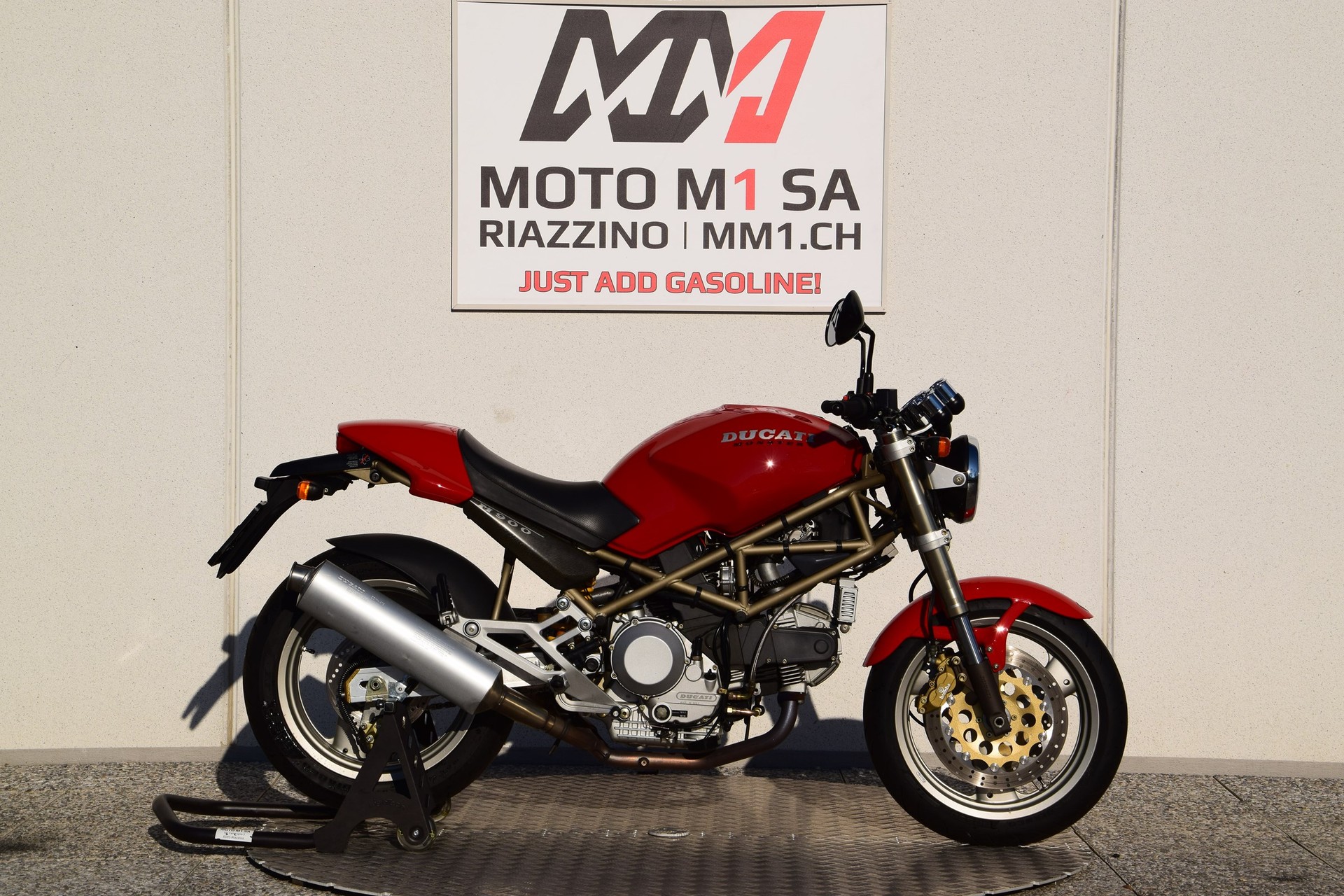 DUCATI Monster 900