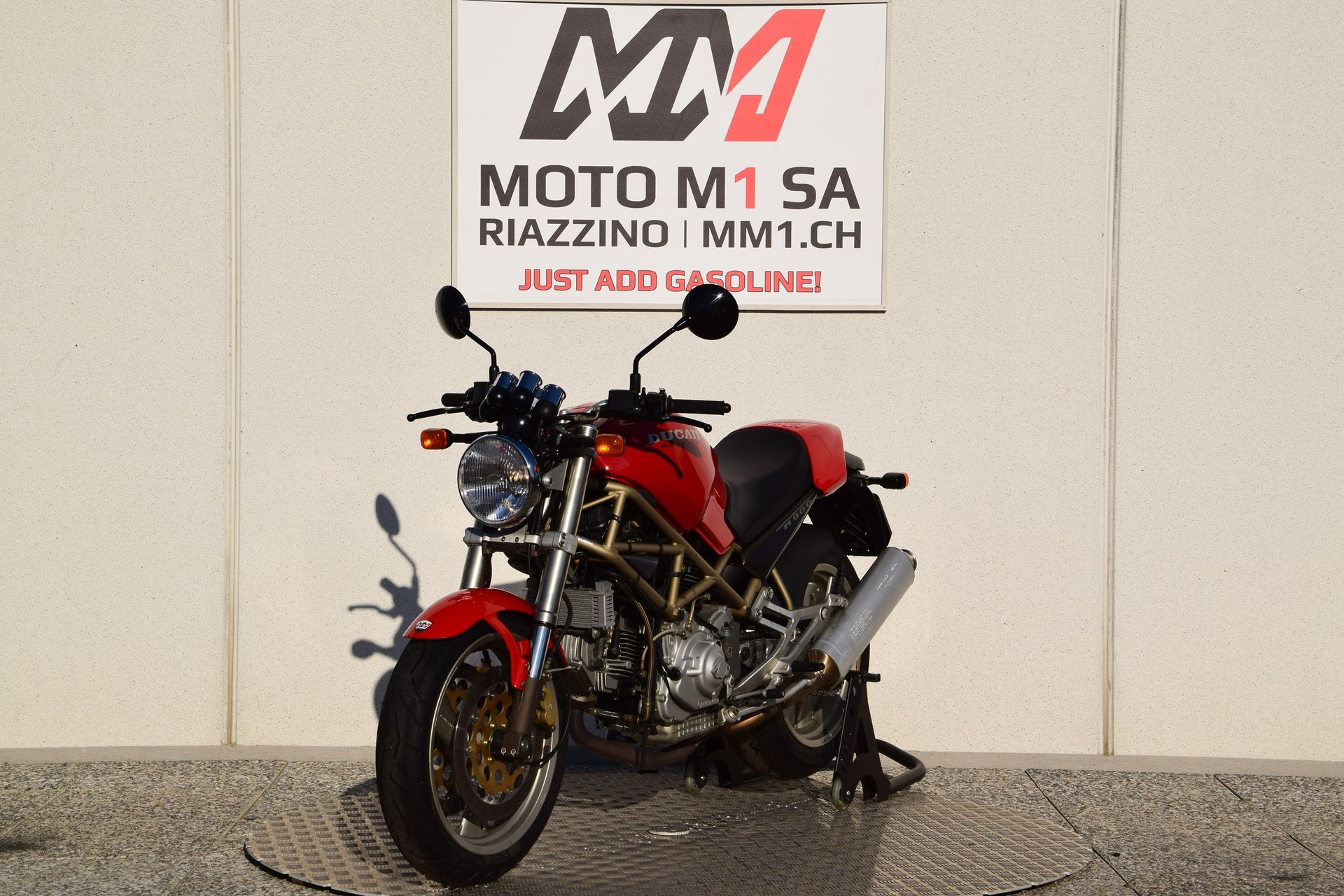 DUCATI Monster 900-showroom-element-2