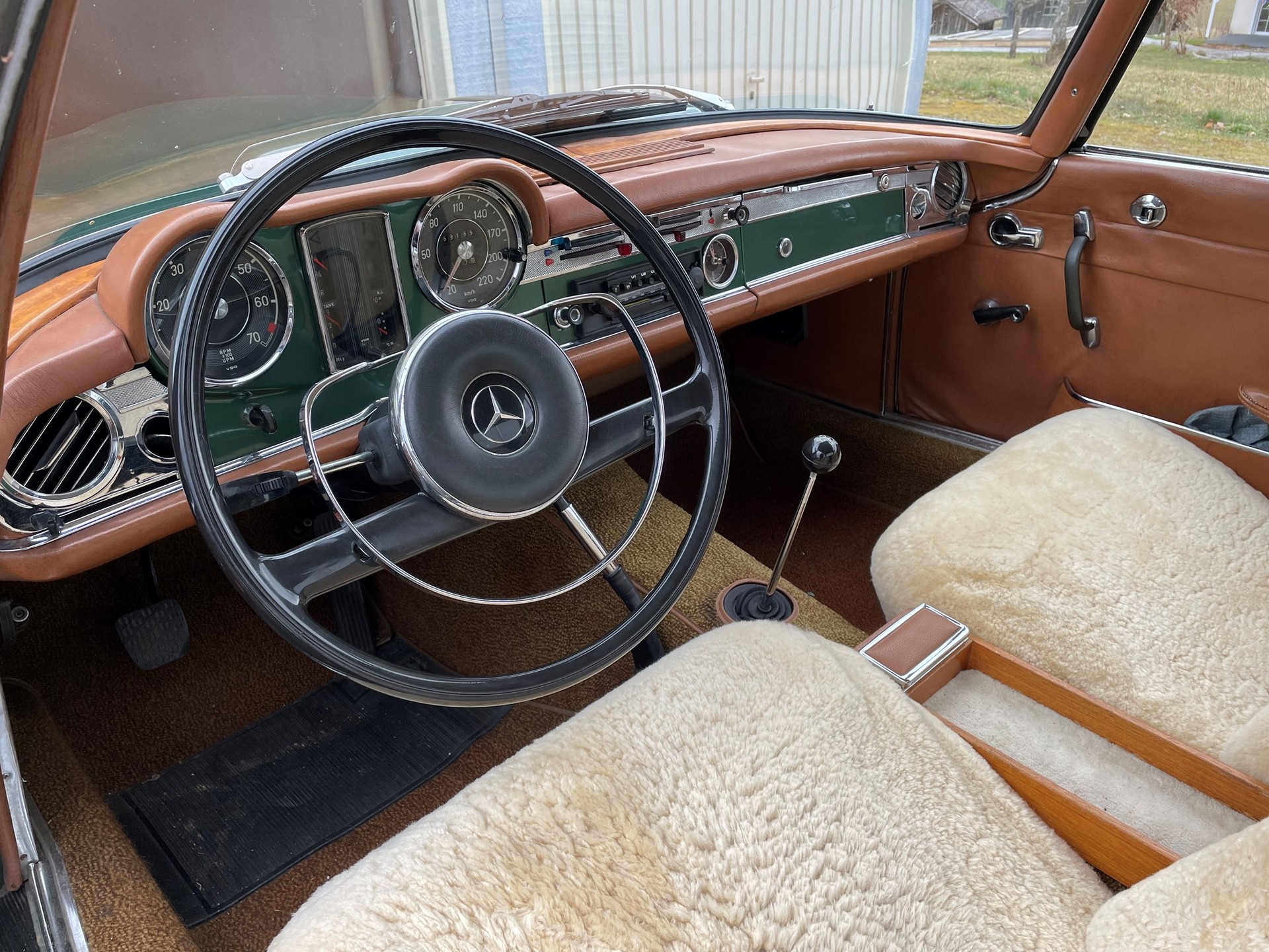 MERCEDES-BENZ SL 230 Pagode-image-9