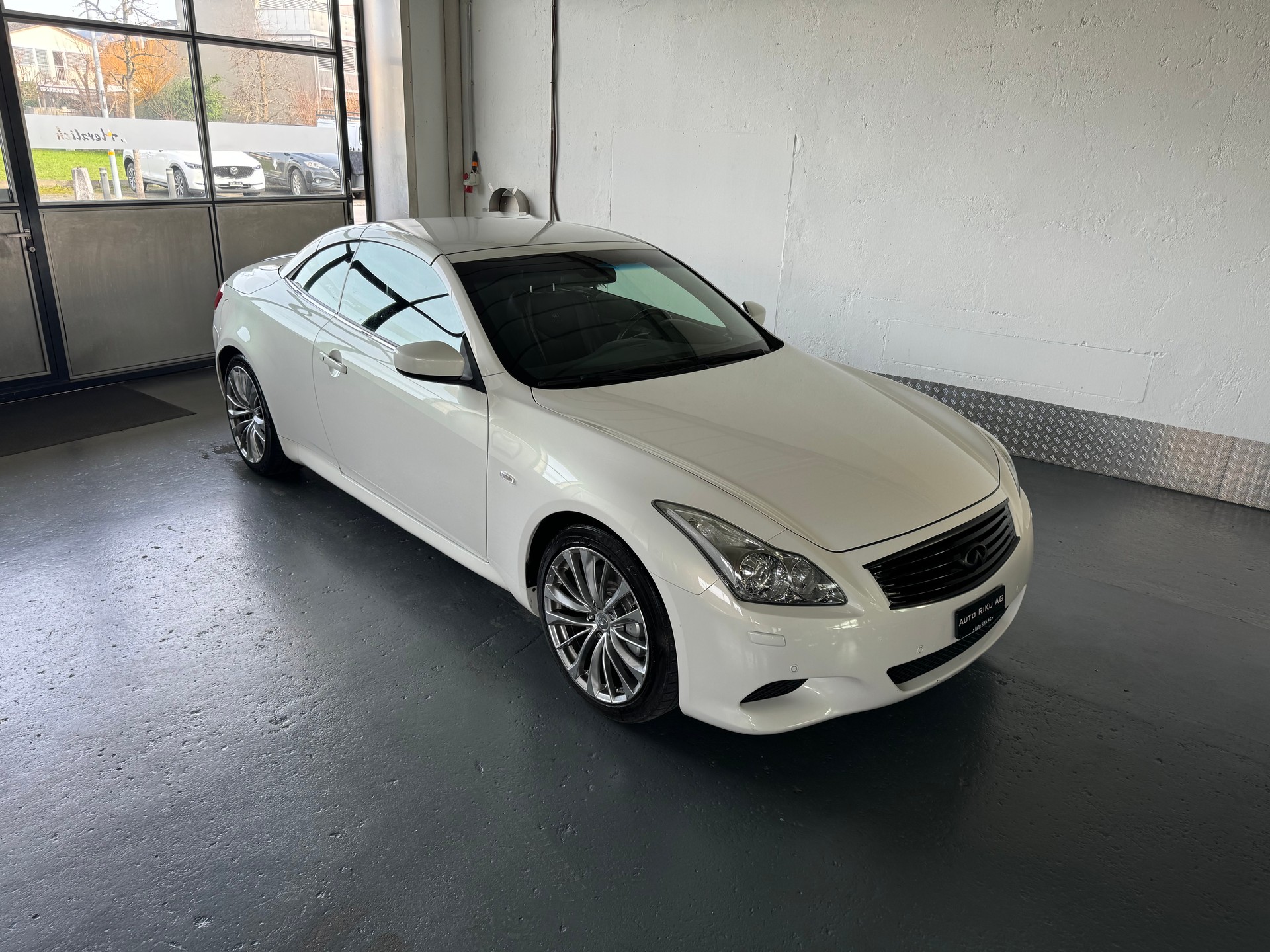 INFINITI G37 Cabrio GT Premium Automatic-showroom-element-1