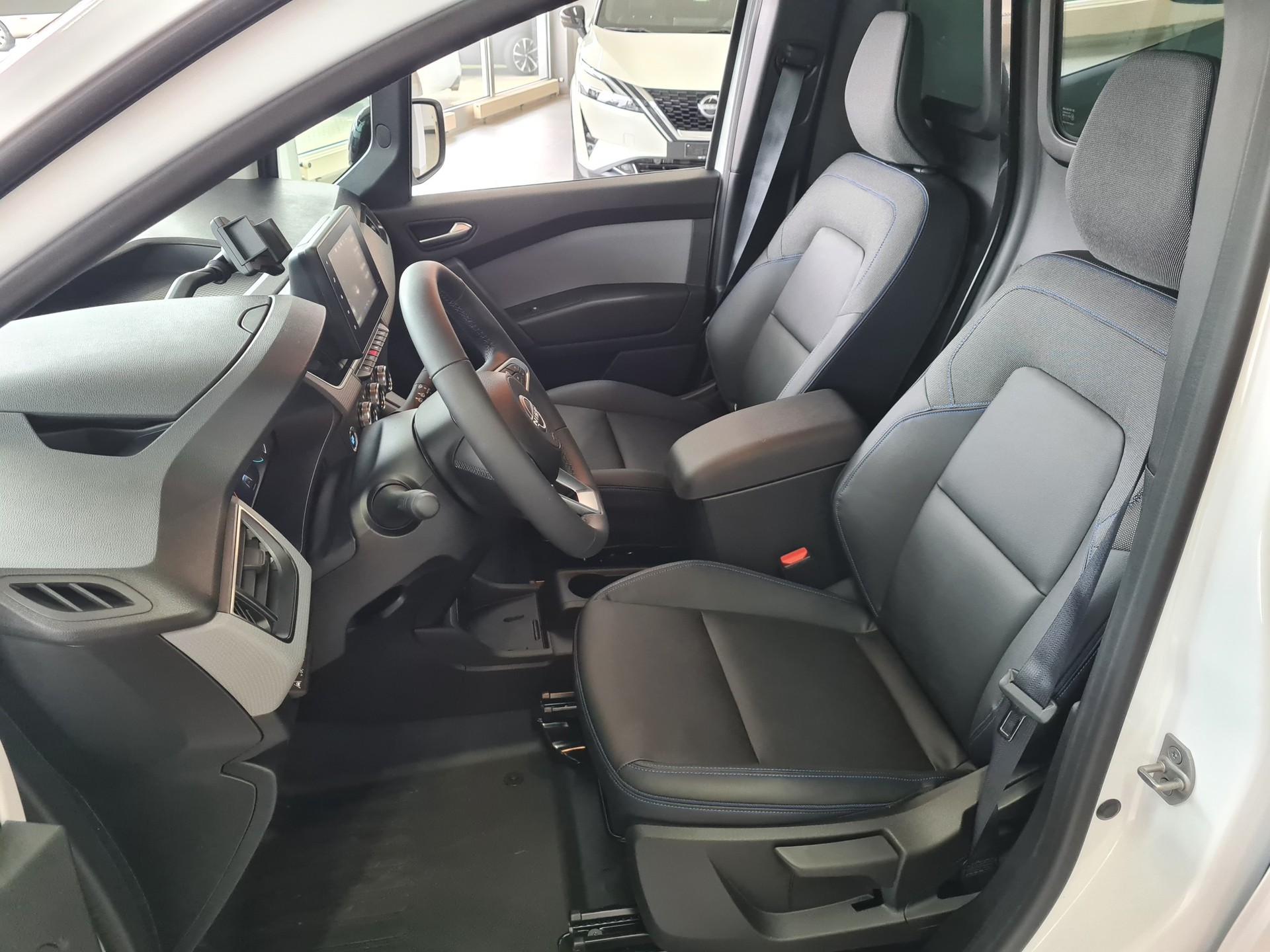 NISSAN Townstar EV45 kWh 22kW L1 Tekna-image-5