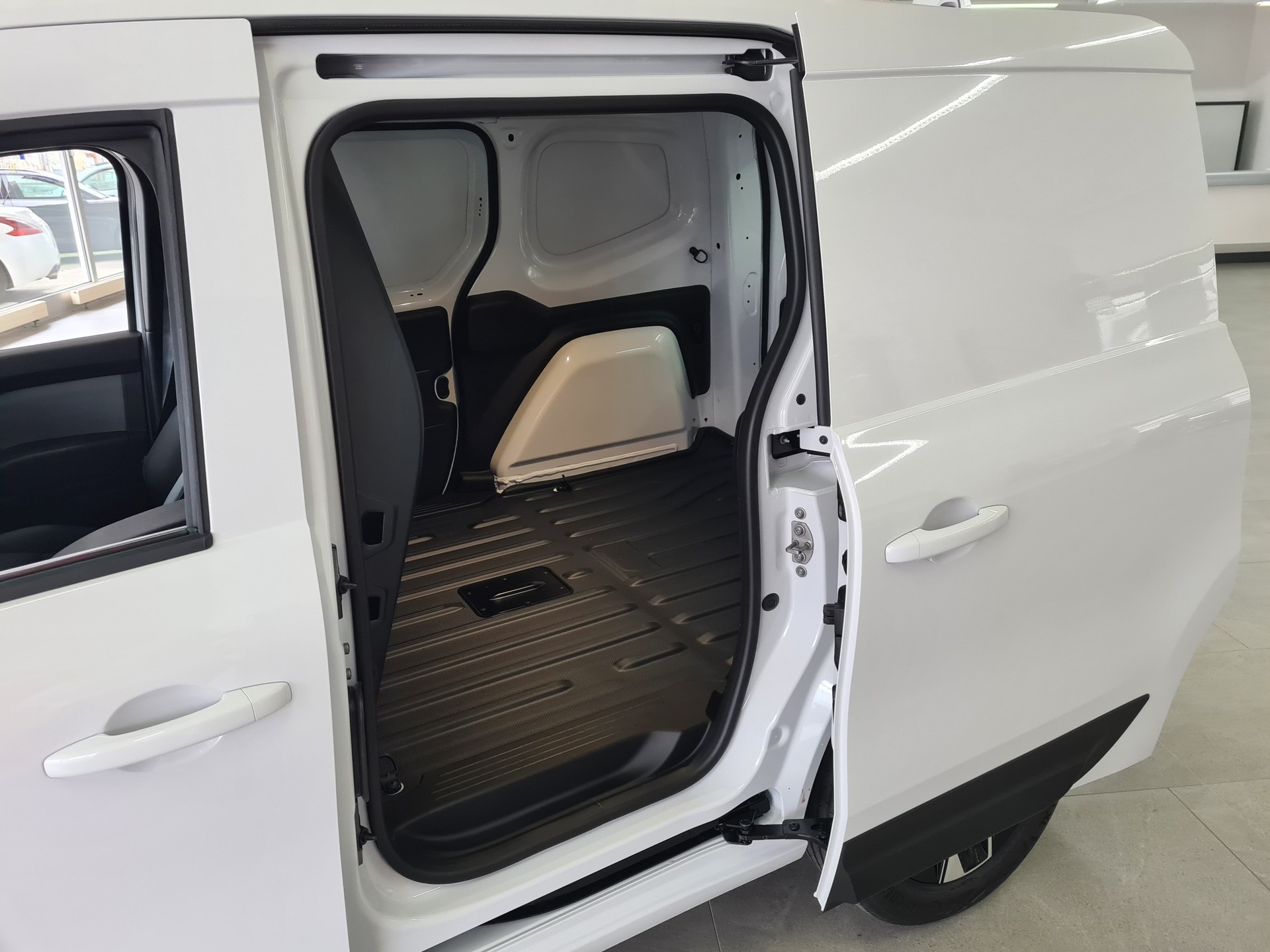 NISSAN Townstar EV45 kWh 22kW L1 Tekna-image-7