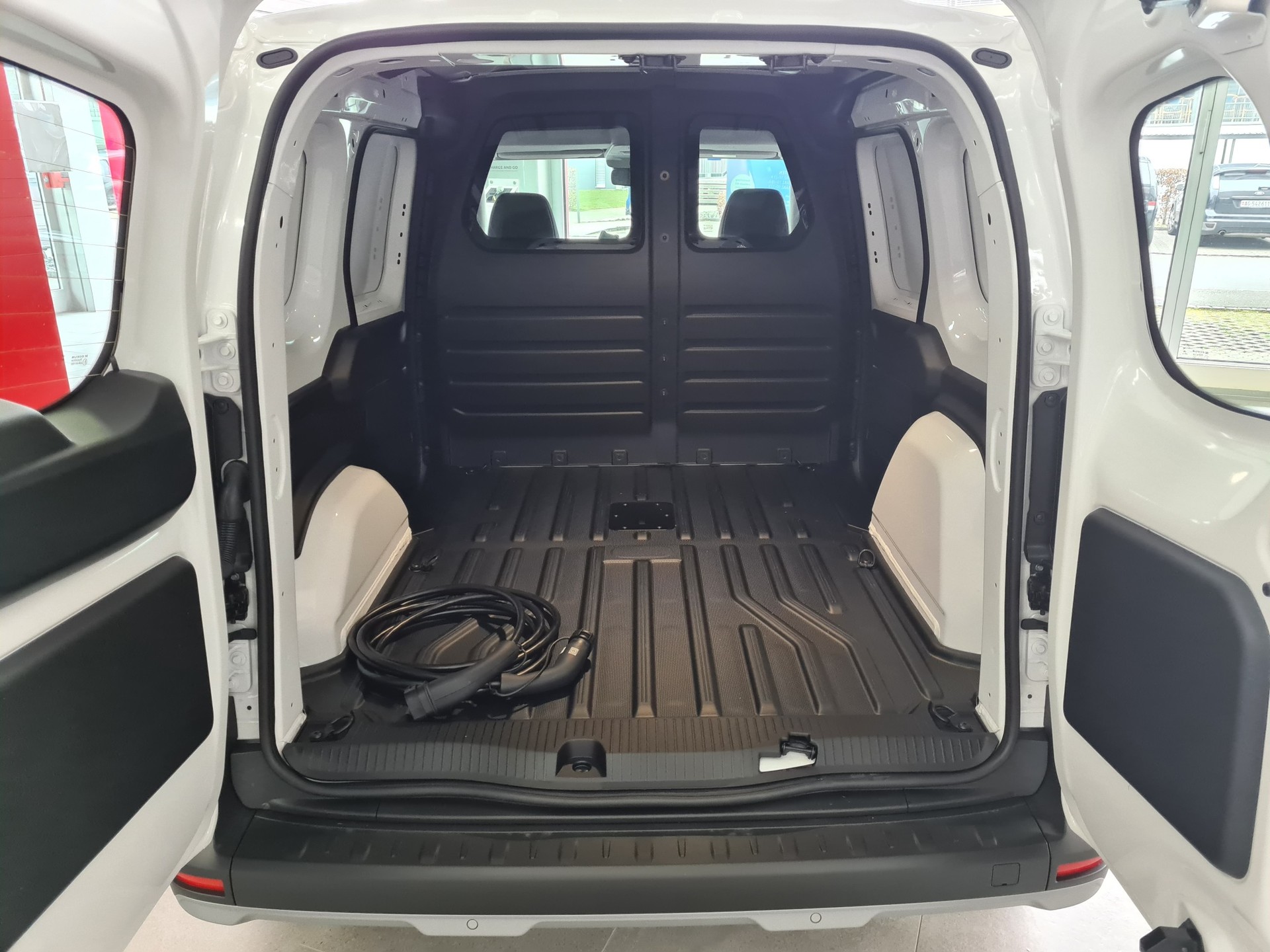 NISSAN Townstar EV45 kWh 22kW L1 Tekna-image-10
