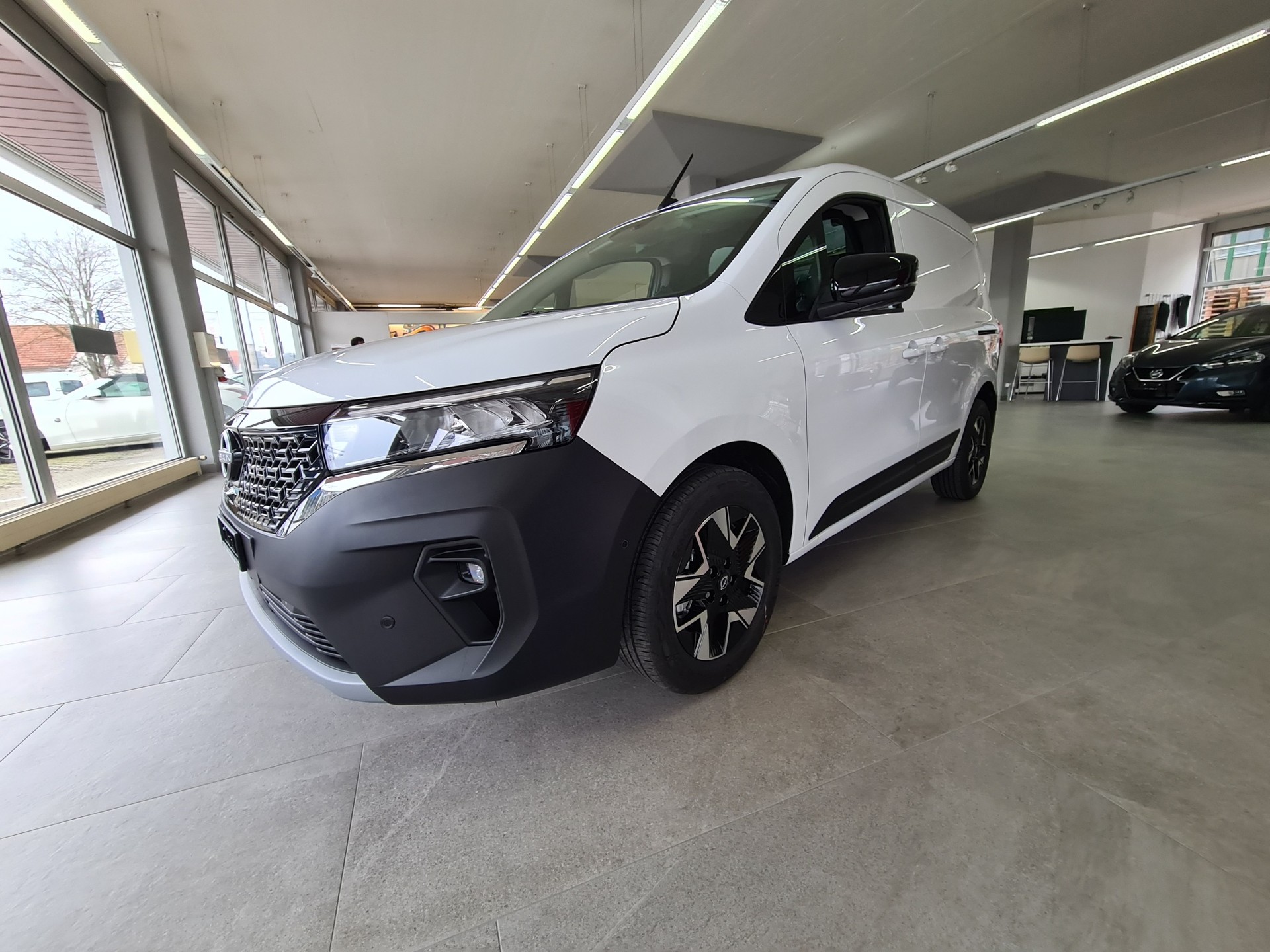 NISSAN Townstar EV45 kWh 22kW L1 Tekna-image-3