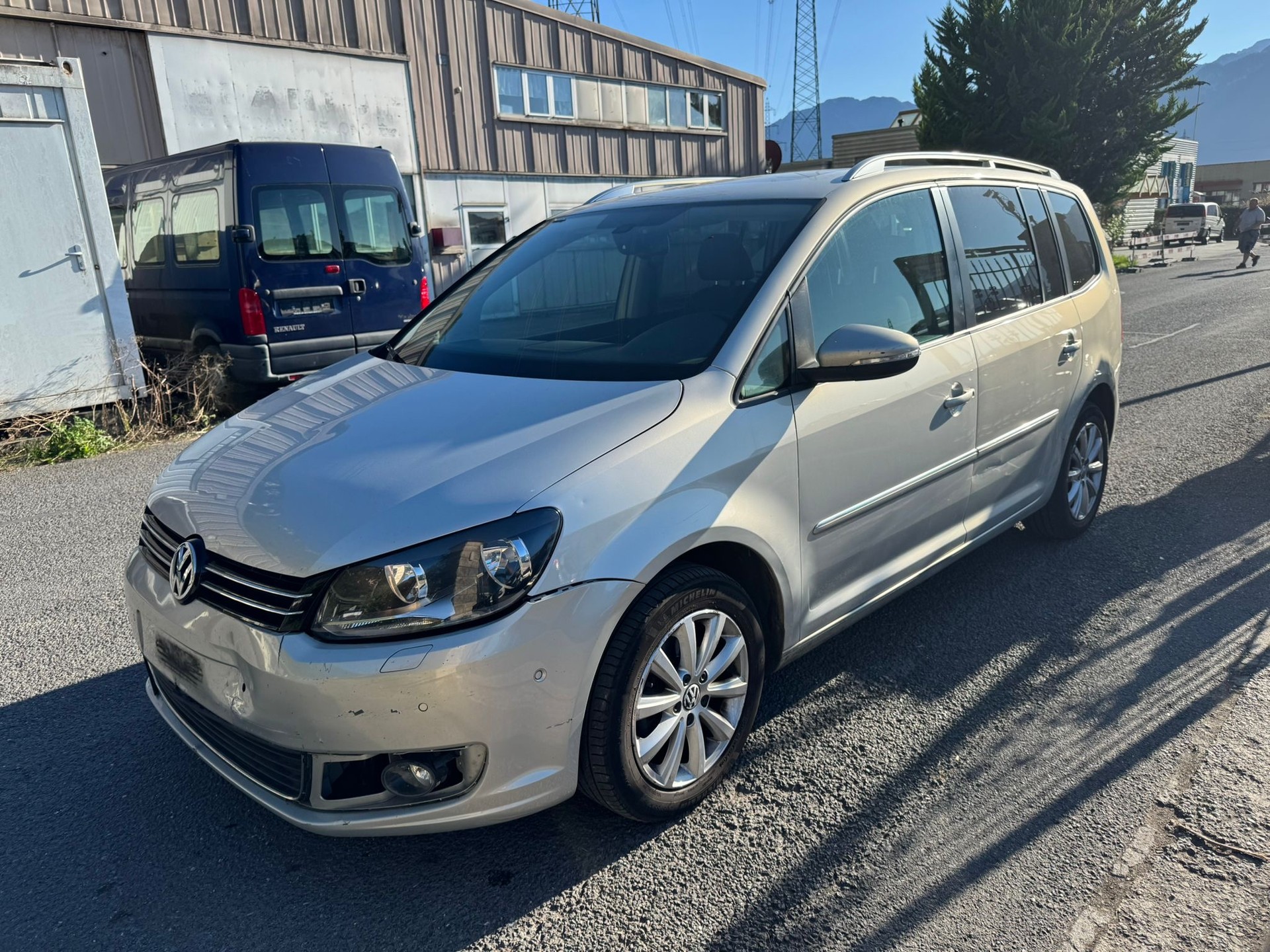 VW Touran 1.4 TSI Highline-image-1