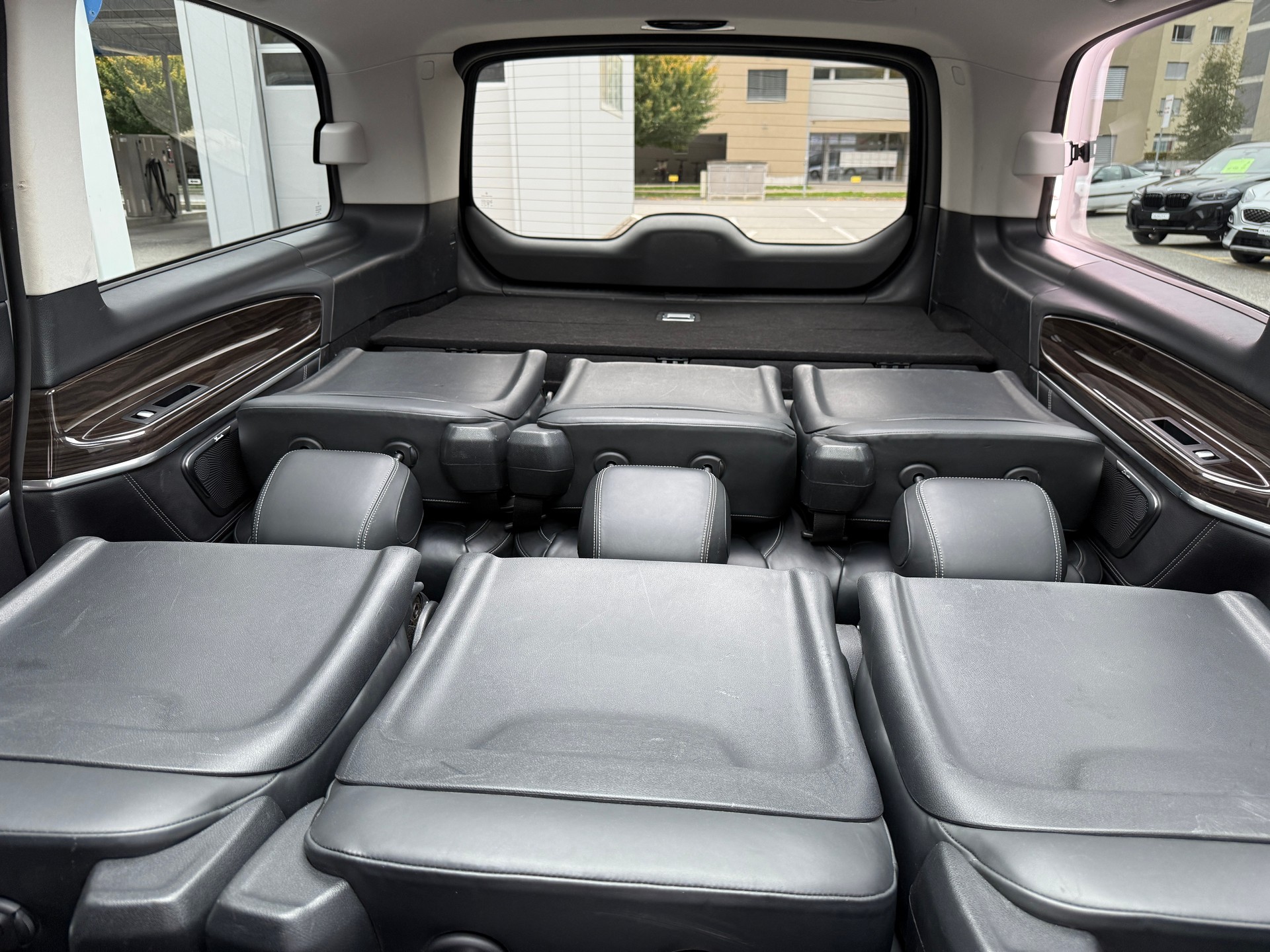 MERCEDES-BENZ V 250 d Avantgarde lang 4Matic 7G-Tronic * 8 PLÄTZE*PANORMA*AHK*LEDER*4X4-image-19