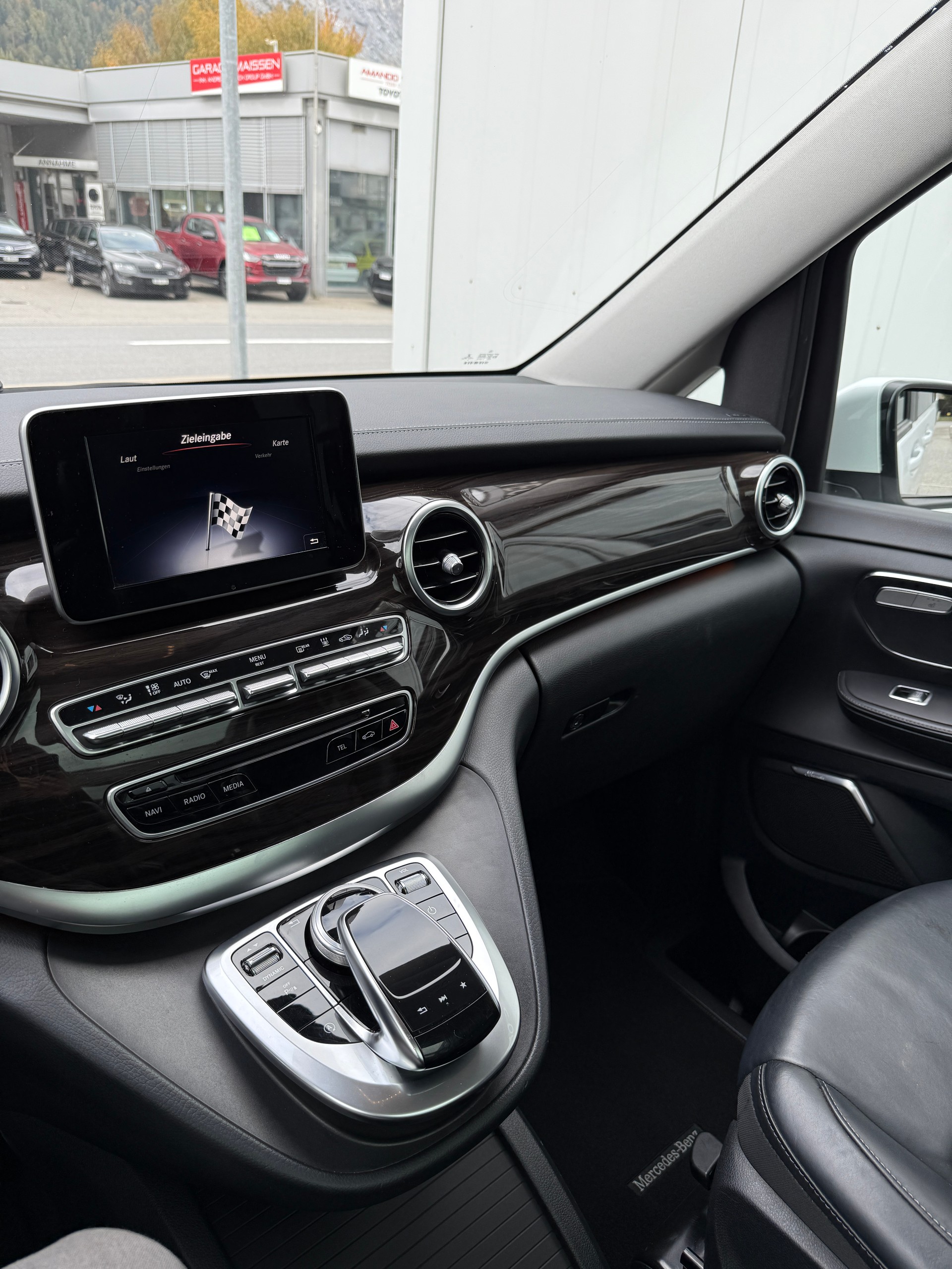 MERCEDES-BENZ V 250 d Avantgarde lang 4Matic 7G-Tronic * 8 PLÄTZE*PANORMA*AHK*LEDER*4X4-image-13