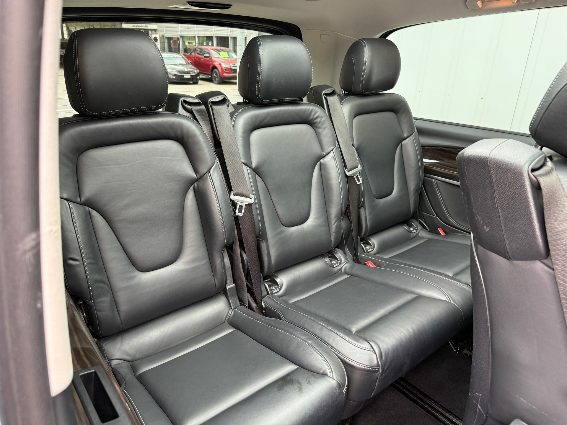 MERCEDES-BENZ V 250 d Avantgarde lang 4Matic 7G-Tronic * 8 PLÄTZE*PANORMA*AHK*LEDER*4X4-image-16