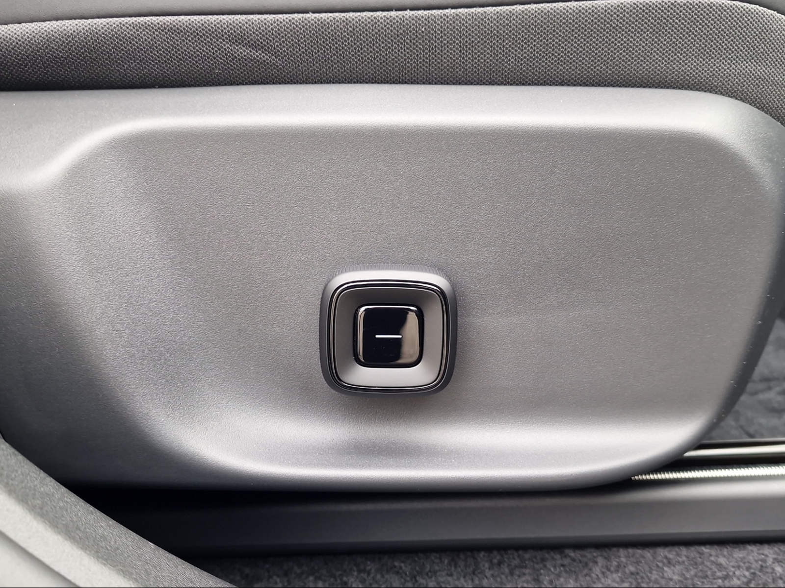 VOLVO EX30 E60 Twin Ultra Performance AWD-image-18