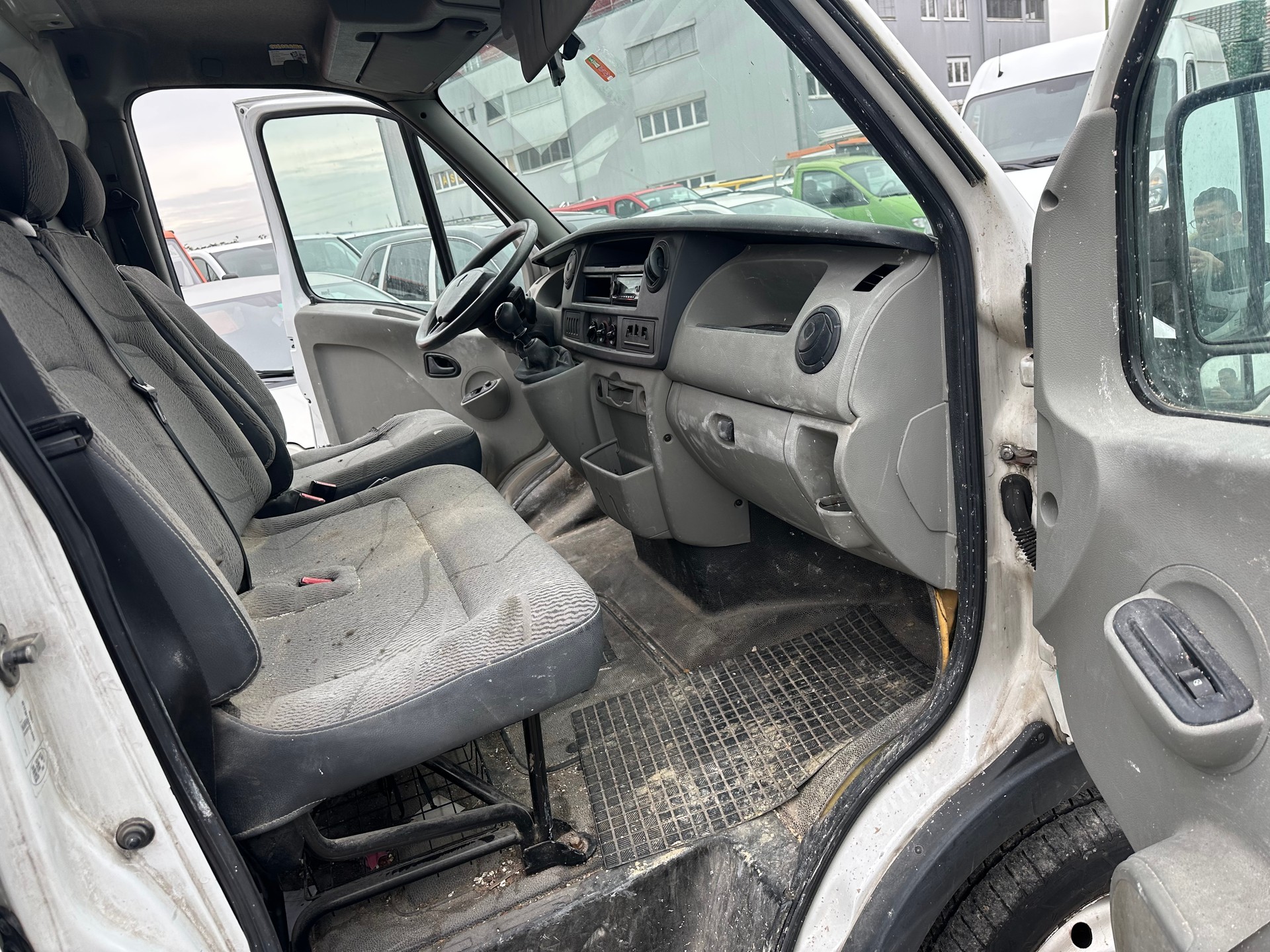 RENAULT Master T33 2.5dCi L1H1-image-6