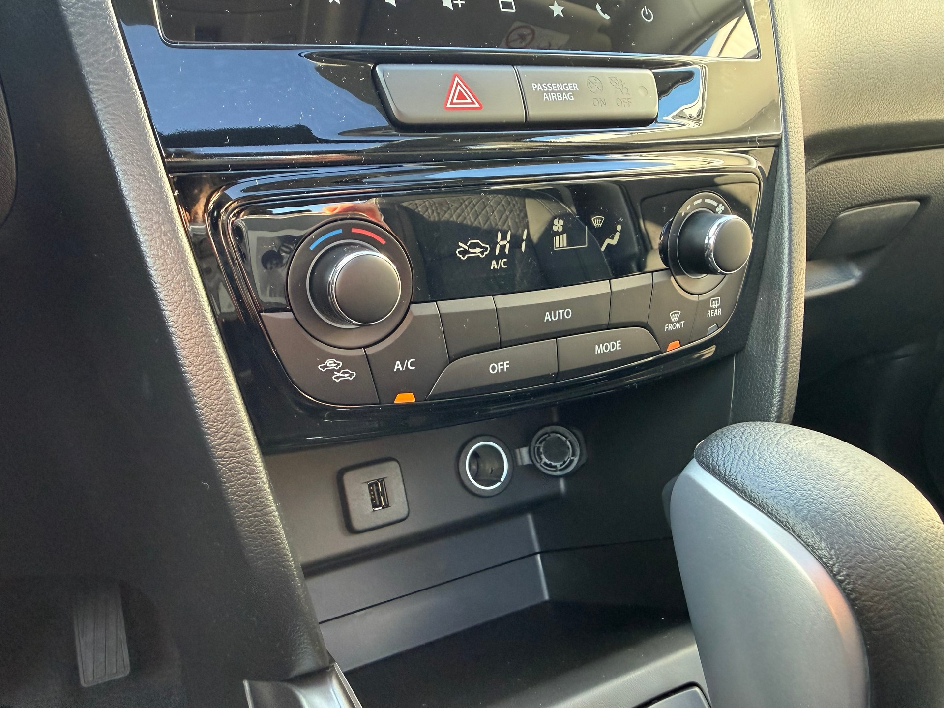 SUZUKI Vitara 1.4 Boosterjet Sakura Top 4x4 Hybrid Automatic-image-18