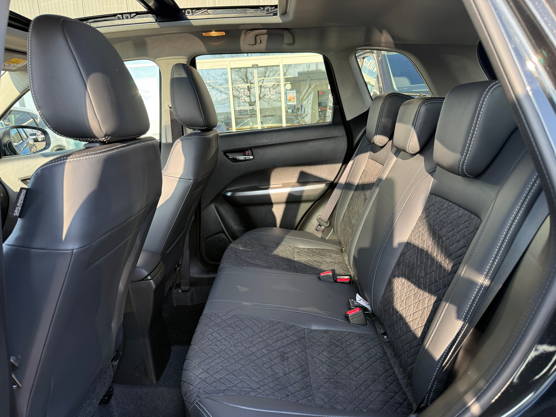 SUZUKI Vitara 1.4 Boosterjet Sakura Top 4x4 Hybrid Automatic-image-22