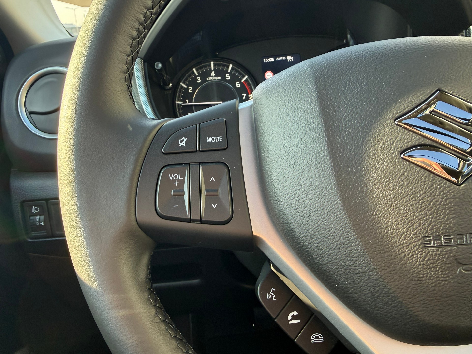 SUZUKI Vitara 1.4 Boosterjet Sakura Top 4x4 Hybrid Automatic-image-12