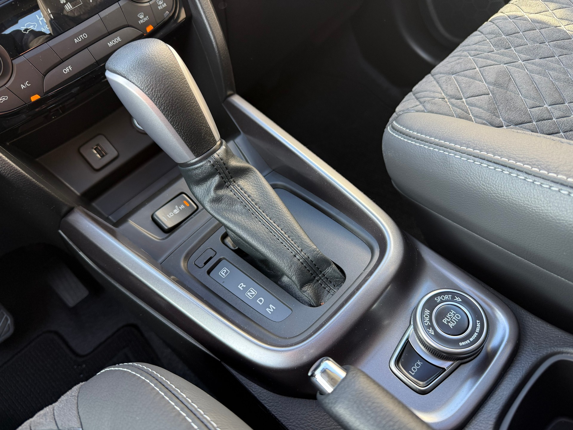 SUZUKI Vitara 1.4 Boosterjet Sakura Top 4x4 Hybrid Automatic-image-17