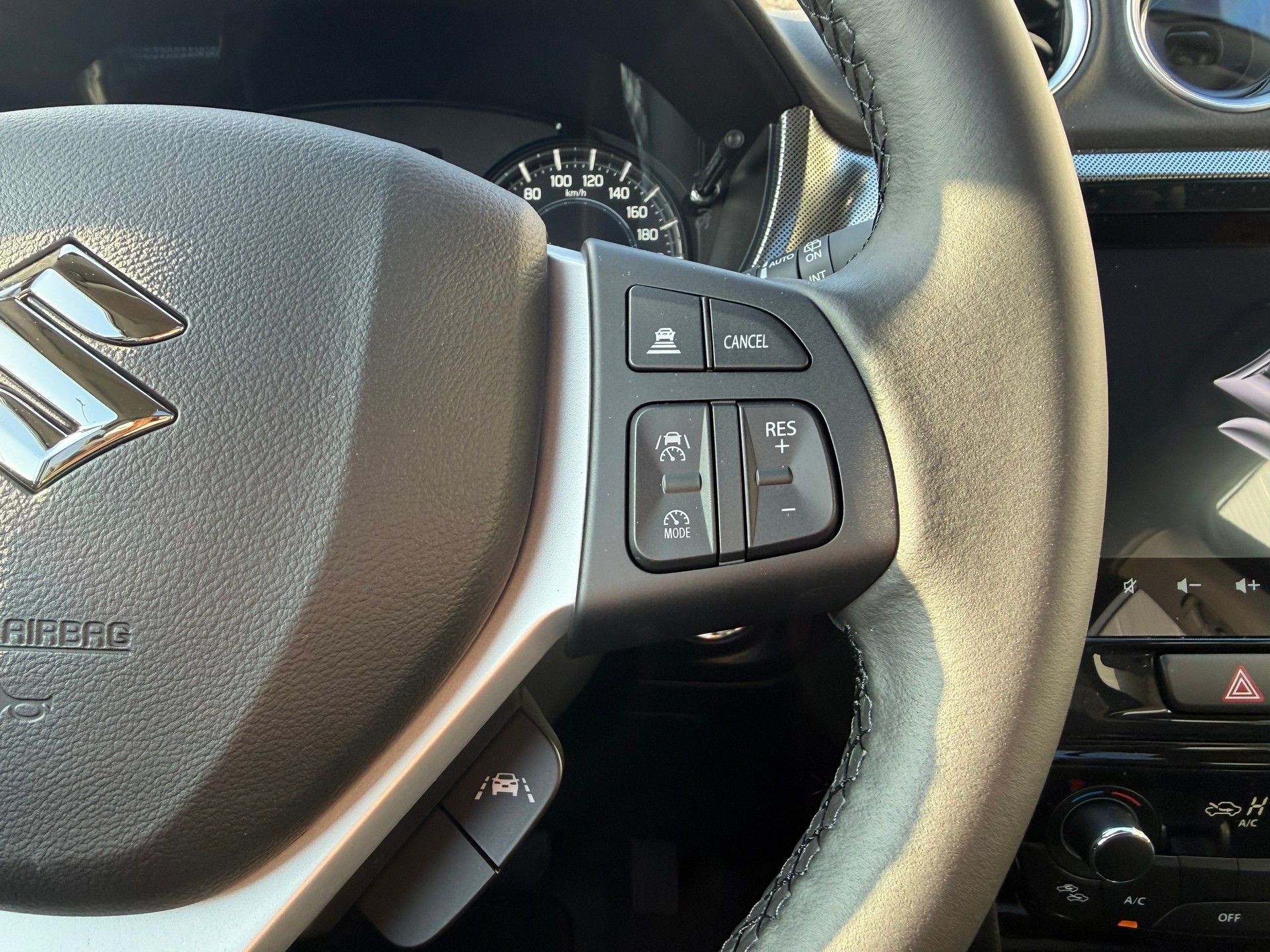 SUZUKI Vitara 1.4 Boosterjet Sakura Top 4x4 Hybrid Automatic-image-13