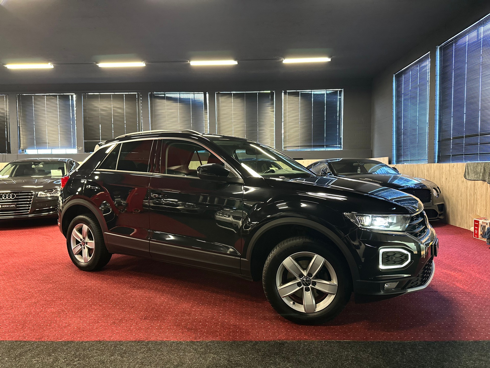 VW T-Roc 1.5 TSI EVO Advance Selection DSG-showroom-element-1