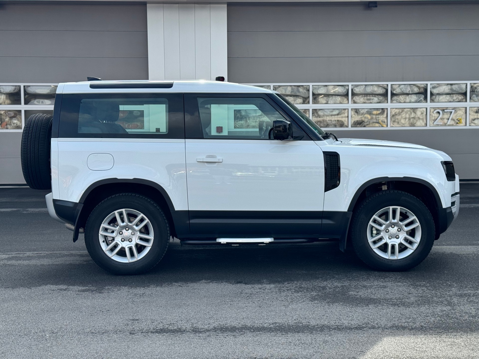 LAND ROVER Defender 90 3.0D I6 200 S-showroom-element-2