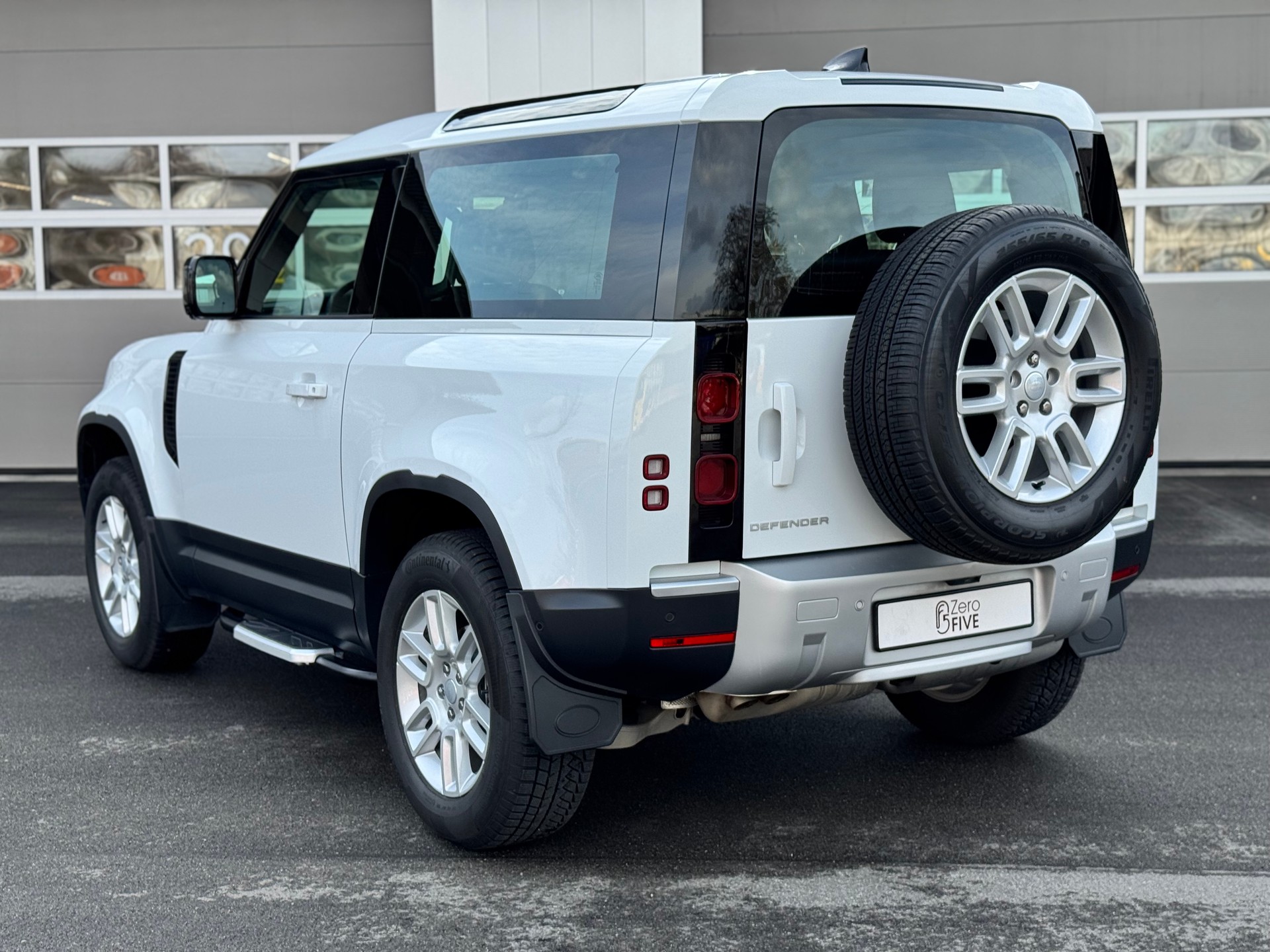 LAND ROVER Defender 90 3.0D I6 200 S-showroom-element-3