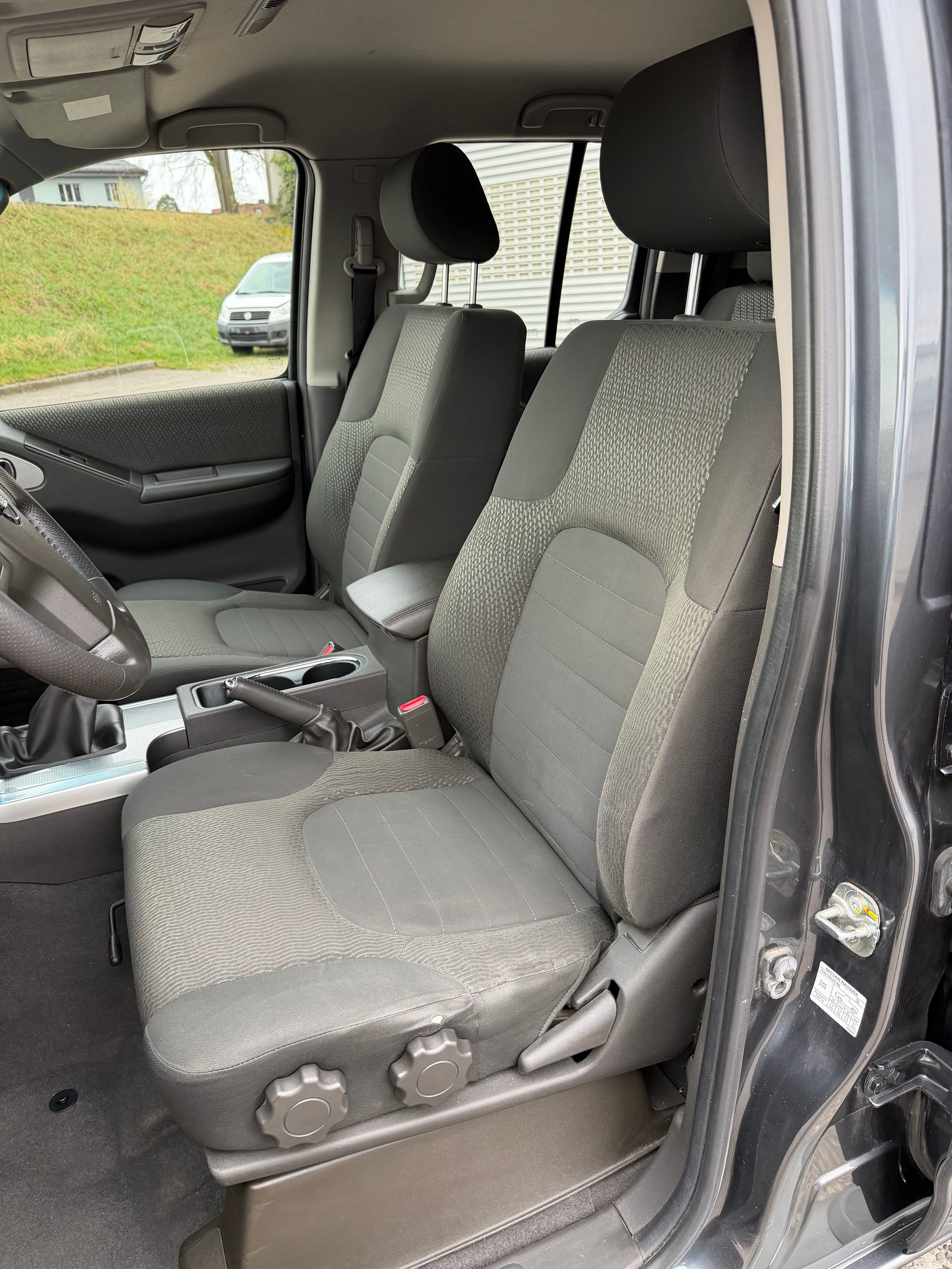 NISSAN Navara Double Cab LE 2.5 dCi 4WD LB-image-9