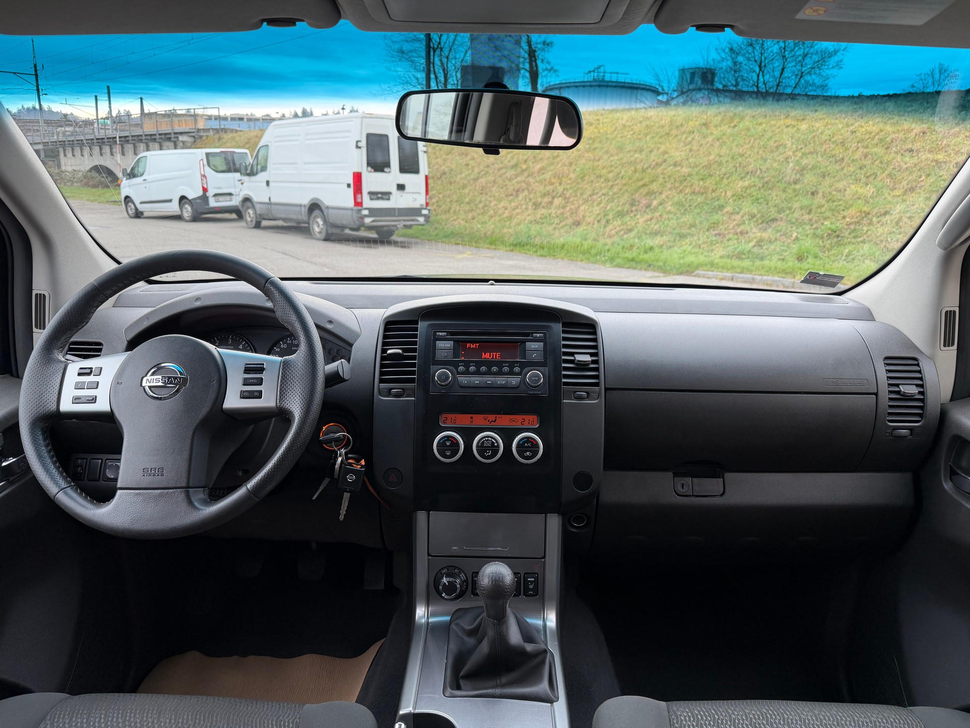 NISSAN Navara Double Cab LE 2.5 dCi 4WD LB-image-13