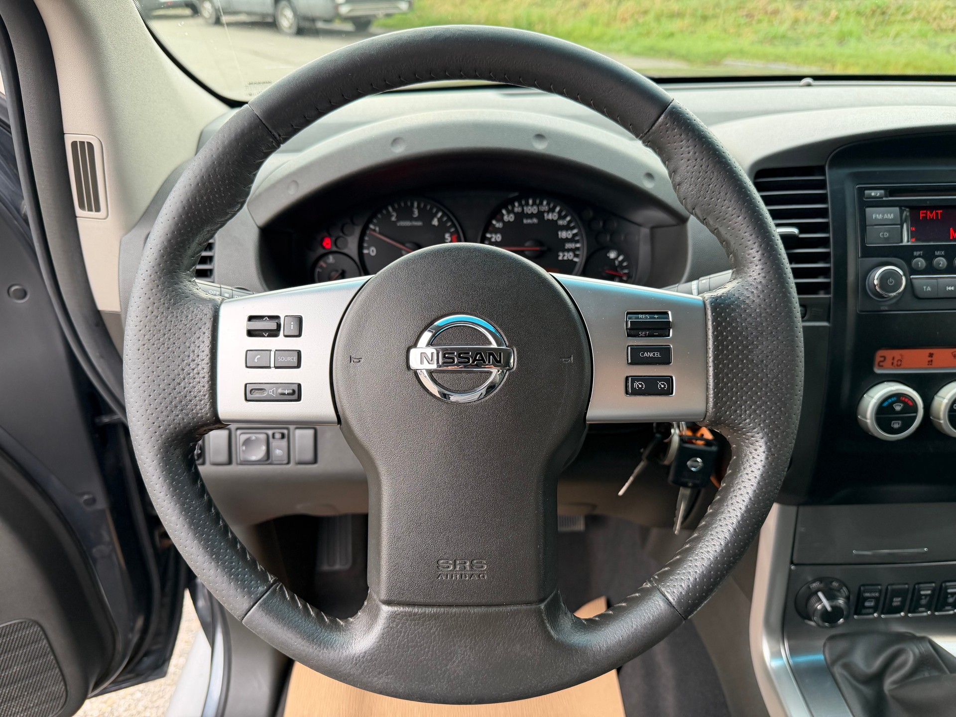 NISSAN Navara Double Cab LE 2.5 dCi 4WD LB-image-10