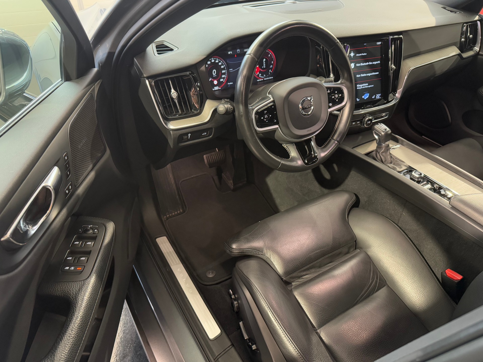 VOLVO V60 D4 Inscription Geartronic-image-8