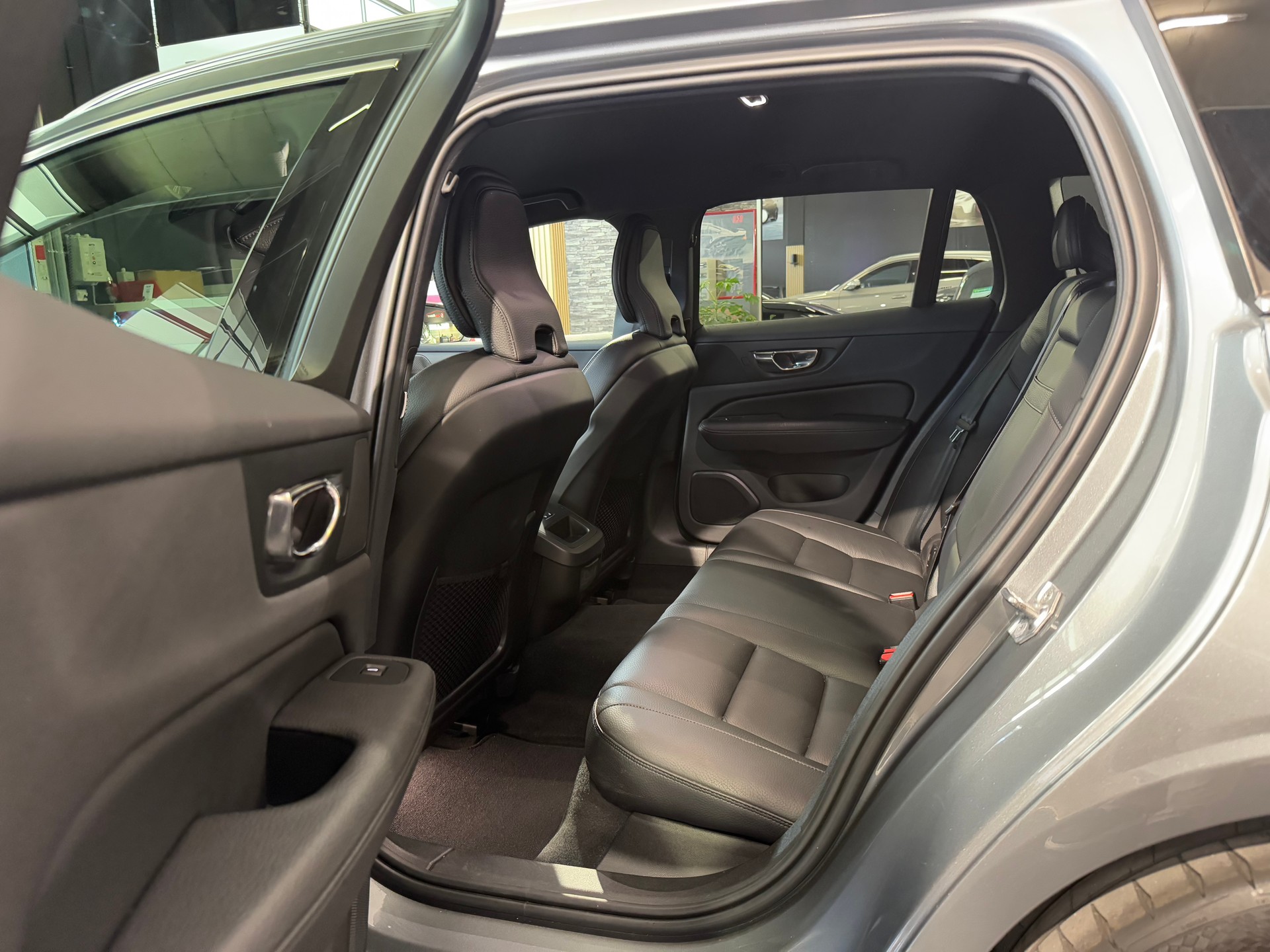 VOLVO V60 D4 Inscription Geartronic-image-12