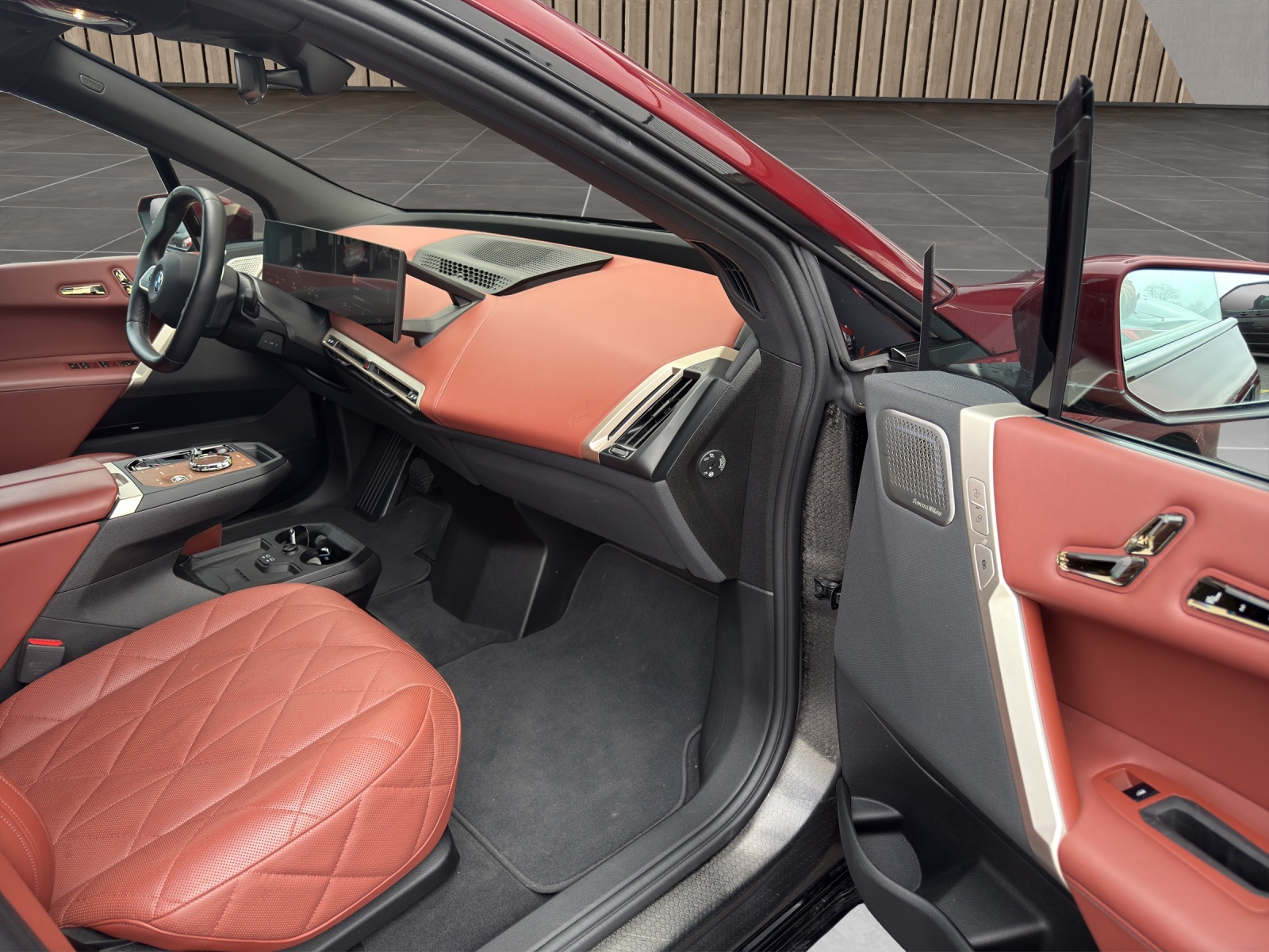 BMW iX M60-image-9