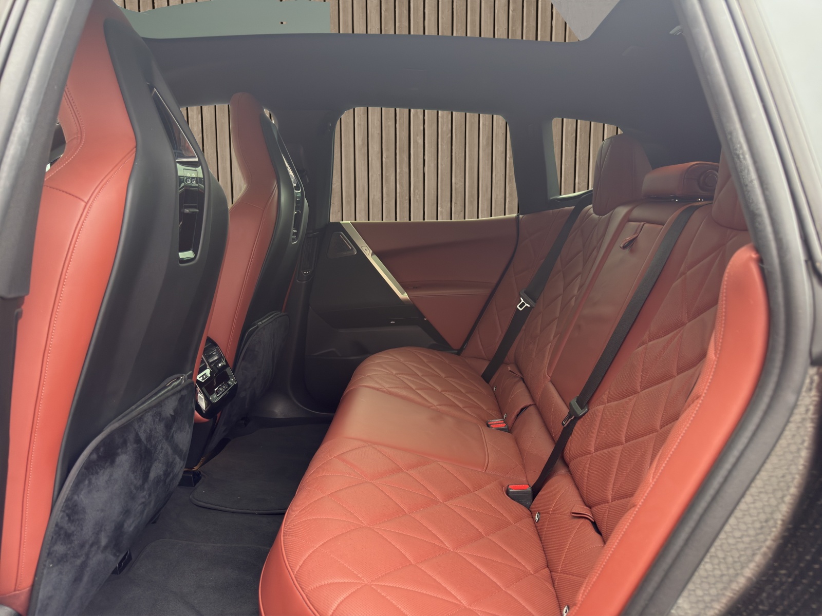 BMW iX M60-image-8