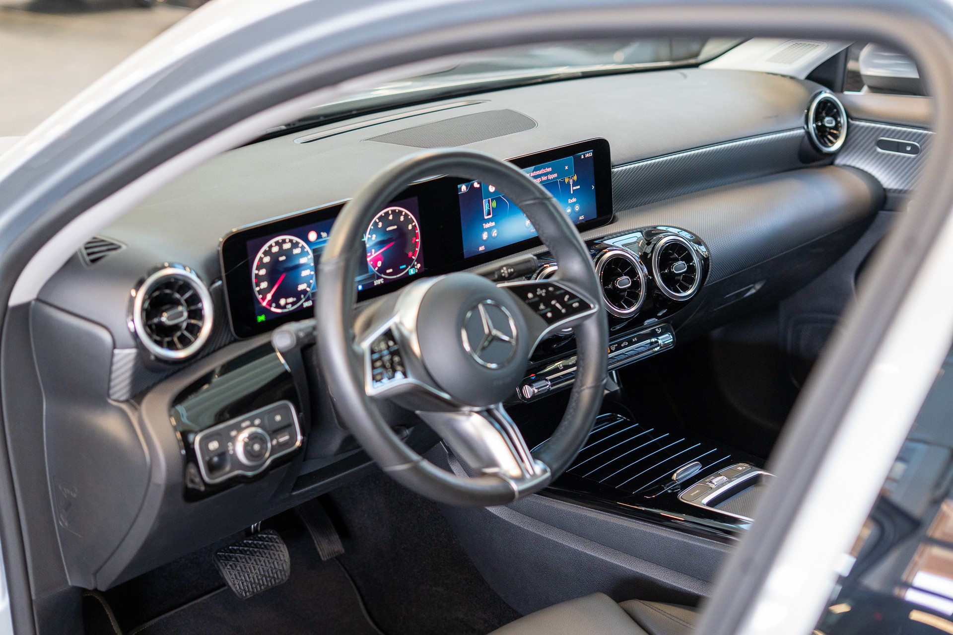 MERCEDES-BENZ A 220 Progressive 4m Limousine / Facelift / Rückfahrkamera / Sitzheizung-image-9