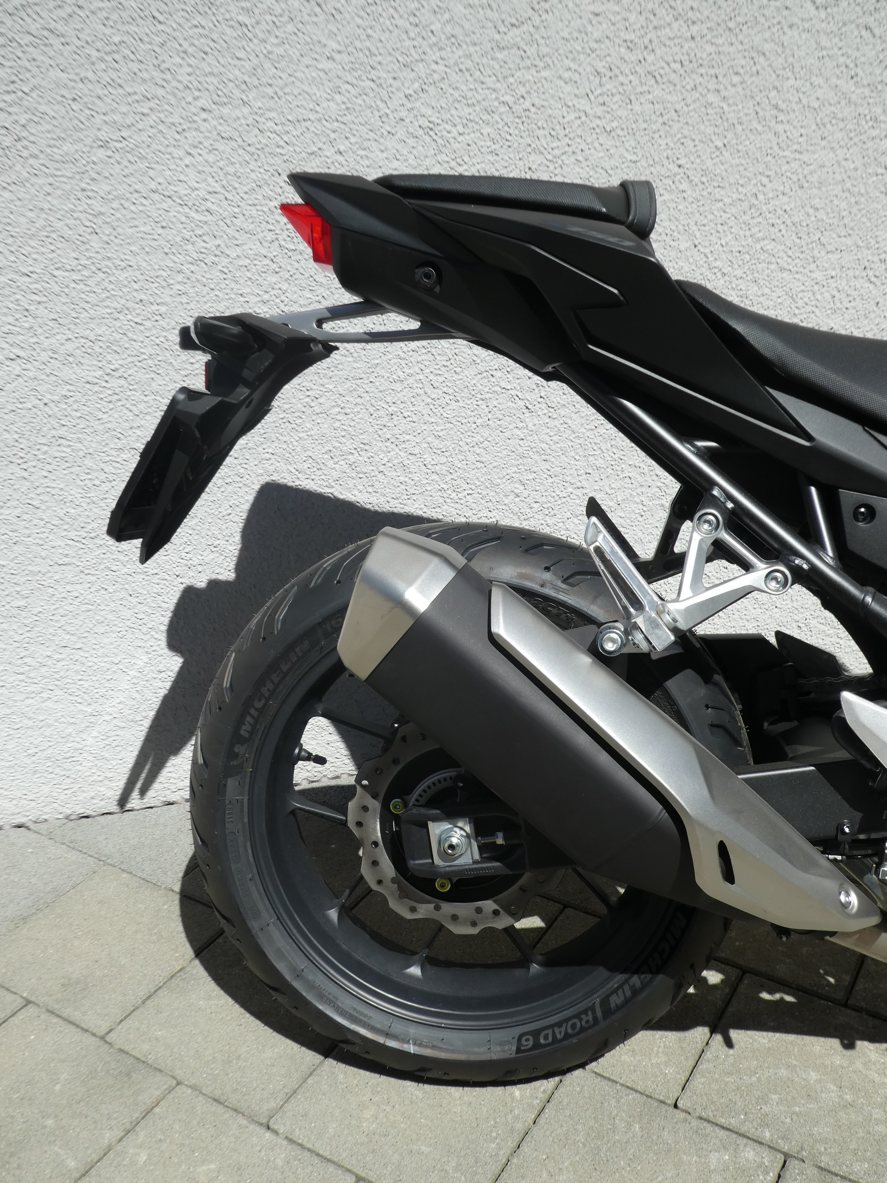 HONDA CB 750 Hornet E-Clutch-image-5