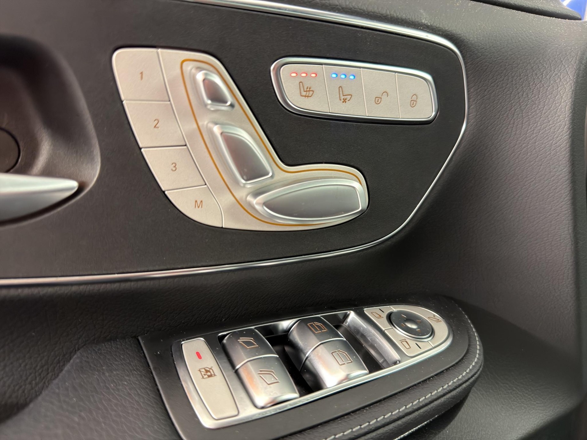 MERCEDES-BENZ EQV 300 lang Van-image-13