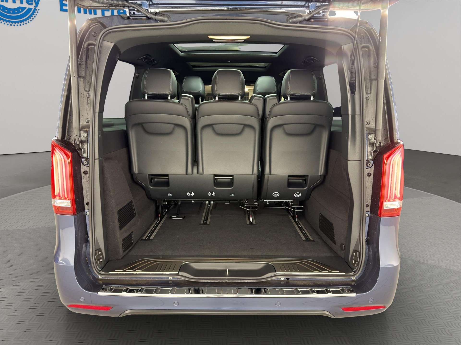 MERCEDES-BENZ EQV 300 lang Van-image-6