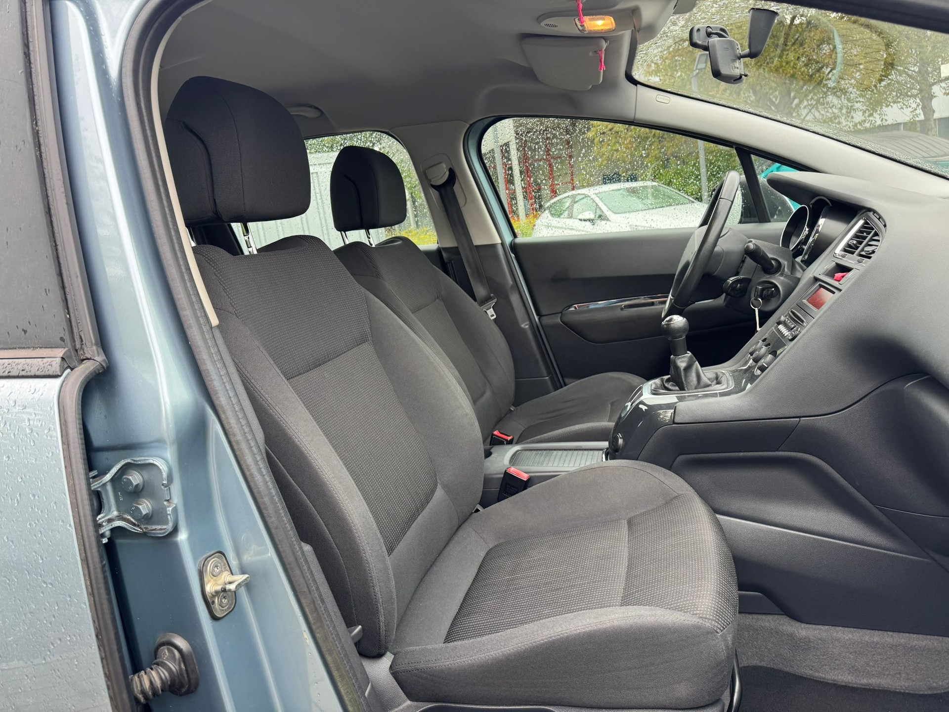 PEUGEOT 5008 1.6 16V VTI Access-image-13