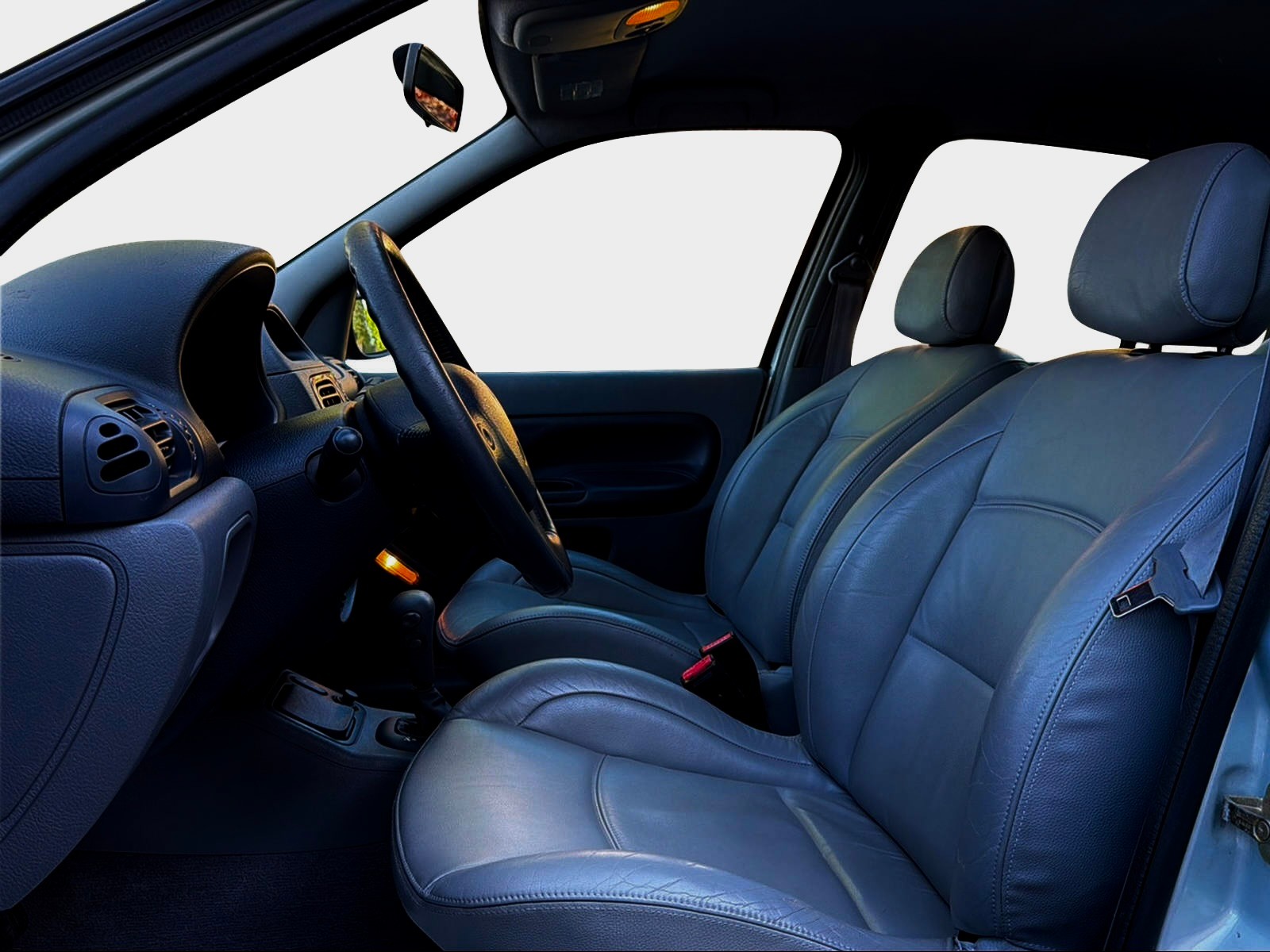 RENAULT Clio 1.4-16 Initiale (Advantage) Automatic-image-8