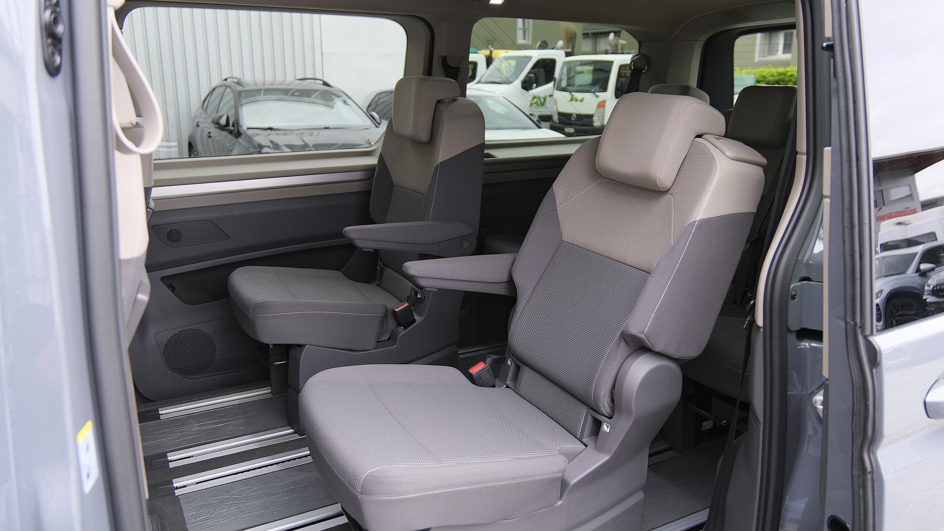 VW Multivan 2.0 TDI Life Edition DSG Lang-image-7