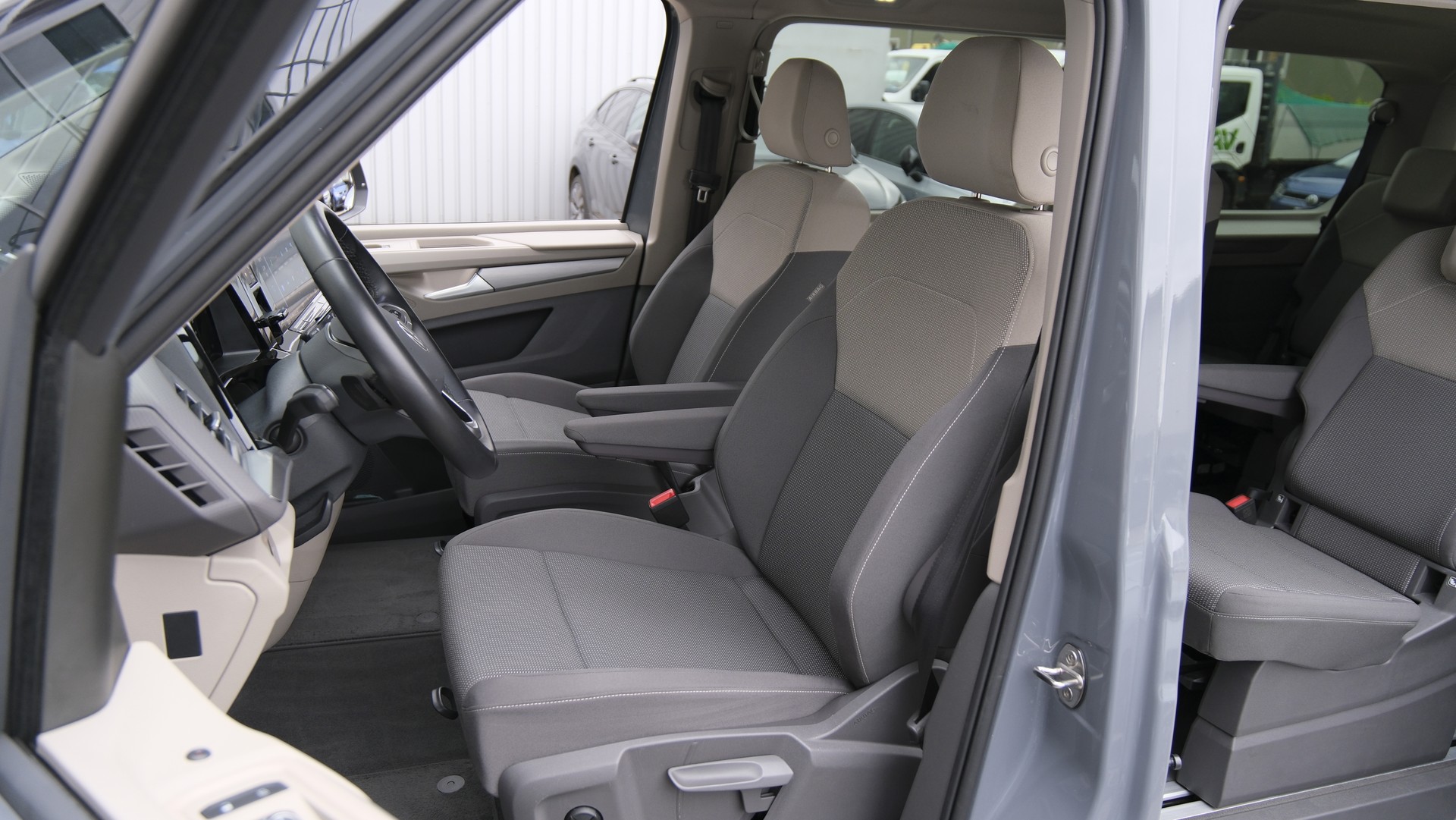 VW Multivan 2.0 TDI Life Edition DSG Lang-showroom-element-3