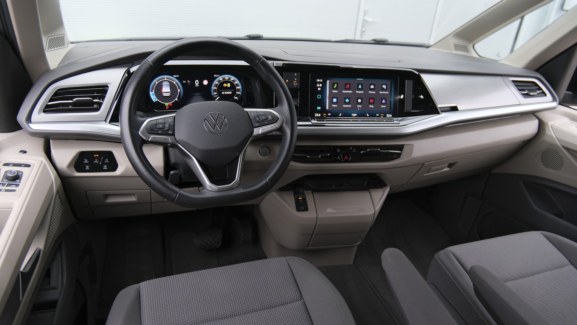 VW Multivan 2.0 TDI Life Edition DSG Lang-image-19