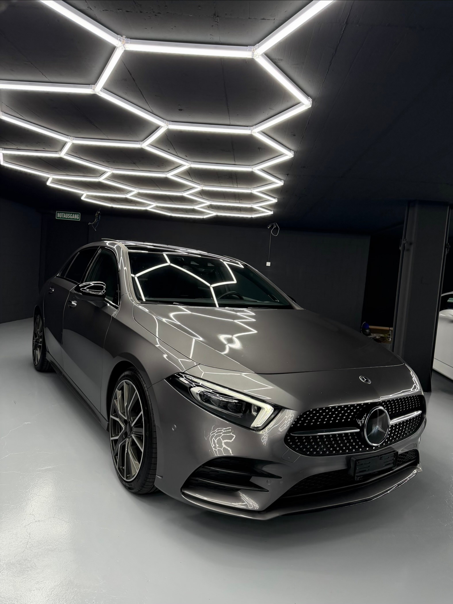 MERCEDES-BENZ A 250 4Matic AMG Line 4Matic 7G-DCT-showroom-element-1